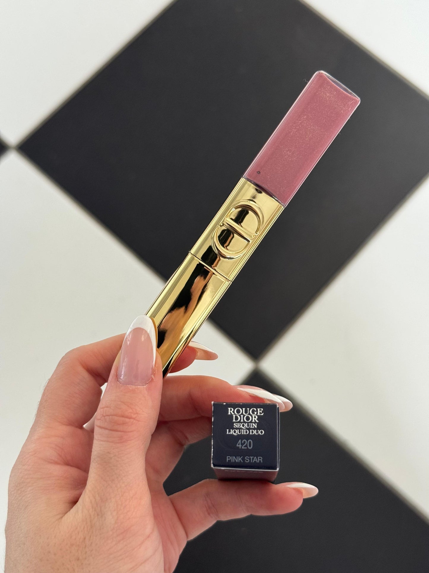 DIOR Rouge Dior Sequin Liquid Duo (420) - Limited Edition
Ultra-Glittery Color, Glossy Shine