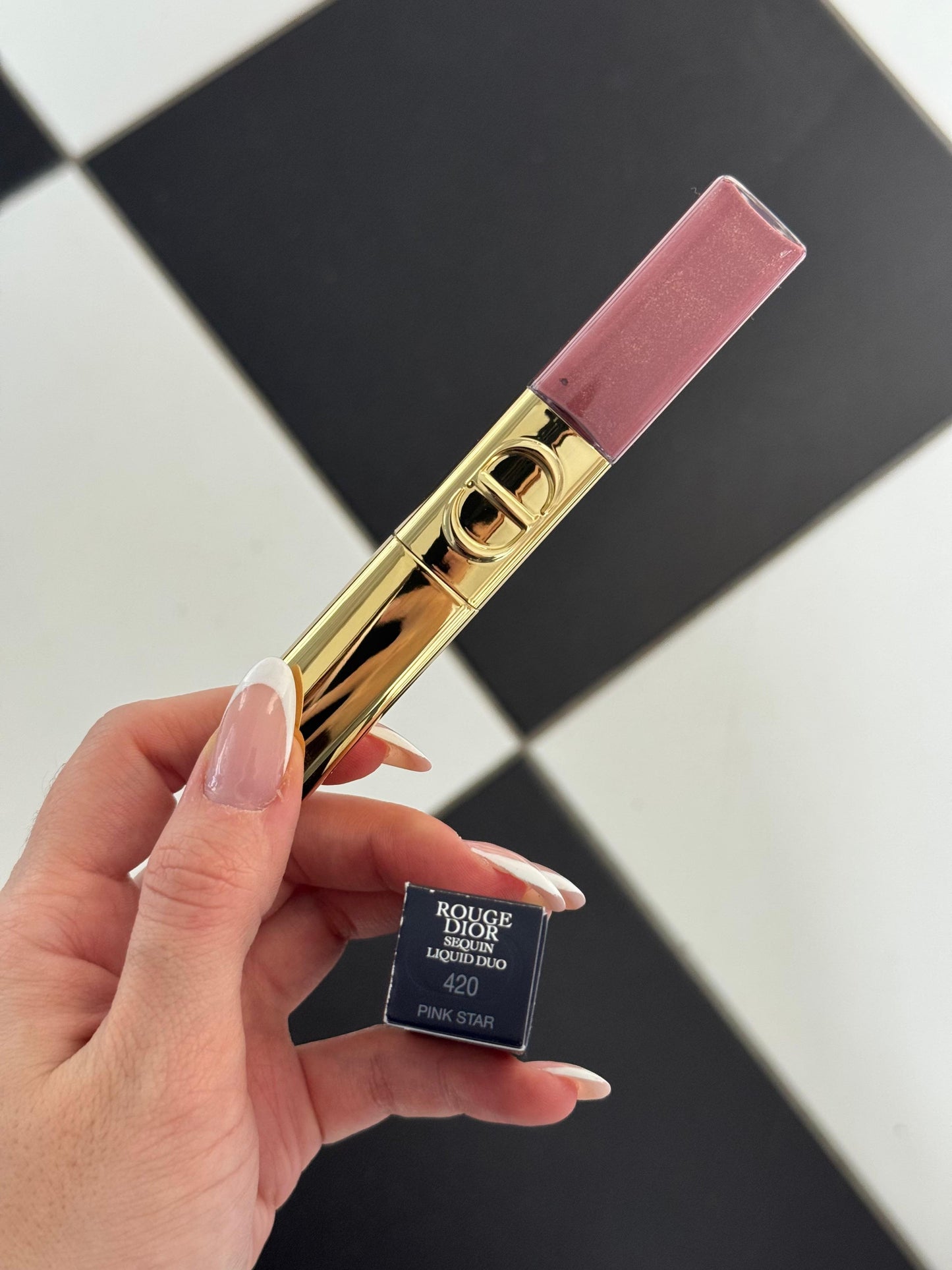 DIOR Rouge Dior Sequin Liquid Duo (420) - Limited Edition
Ultra-Glittery Color, Glossy Shine