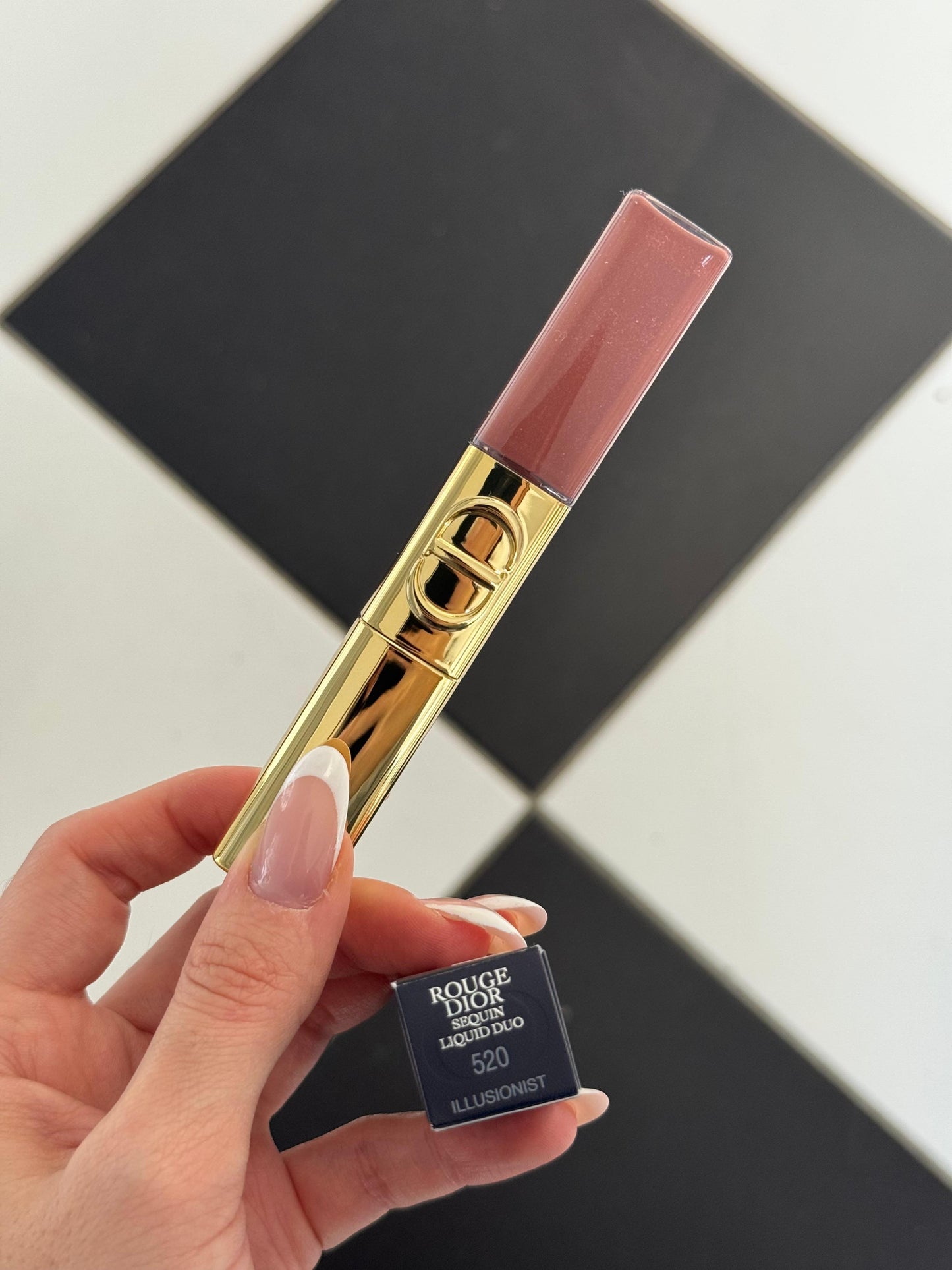 DIOR Rouge Dior Sequin Liquid Duo (520) - Limited Edition
Ultra-Glittery Color, Glossy Shine