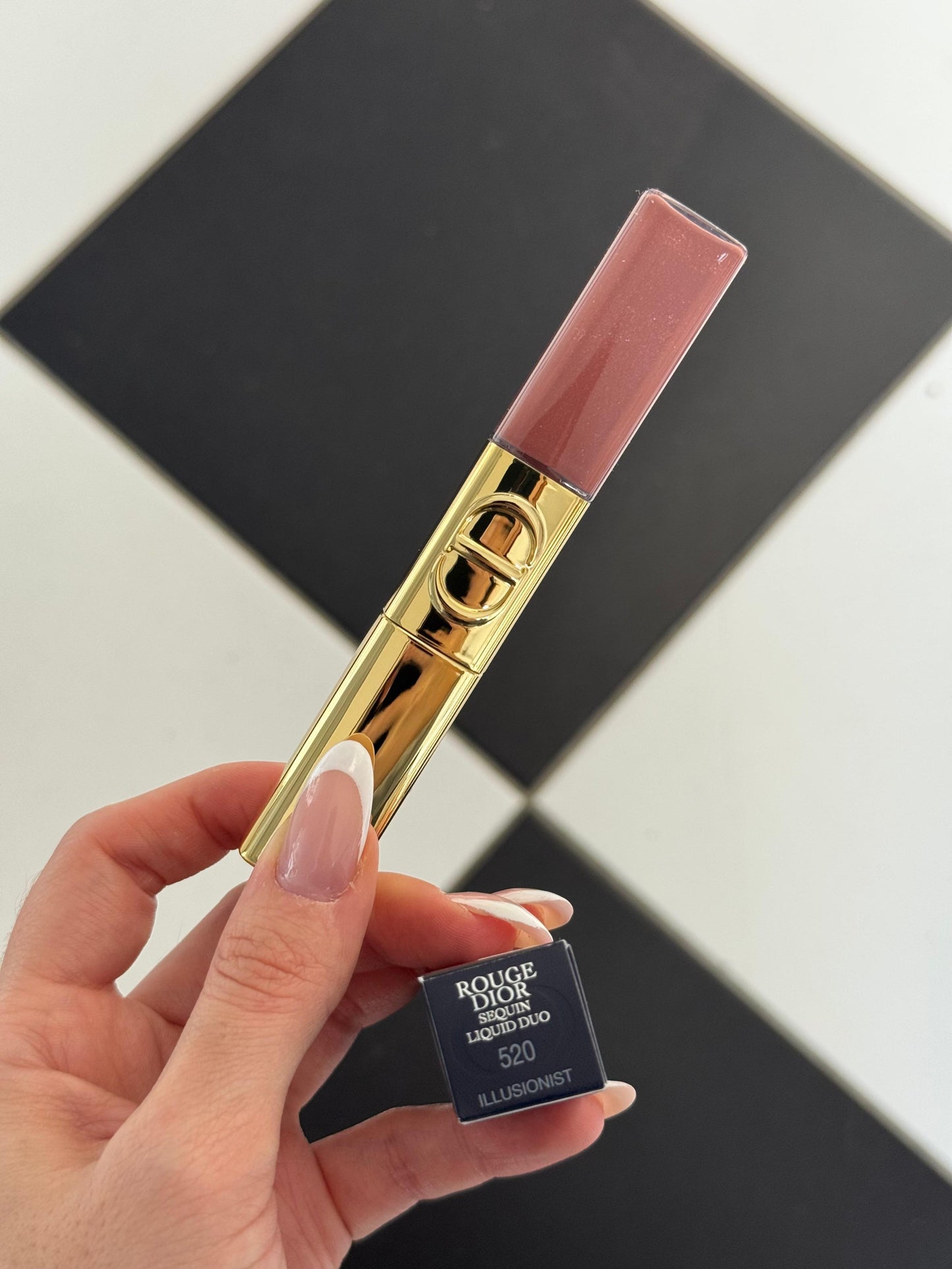 DIOR Rouge Dior Sequin Liquid Duo (520) - Limited Edition
Ultra-Glittery Color, Glossy Shine