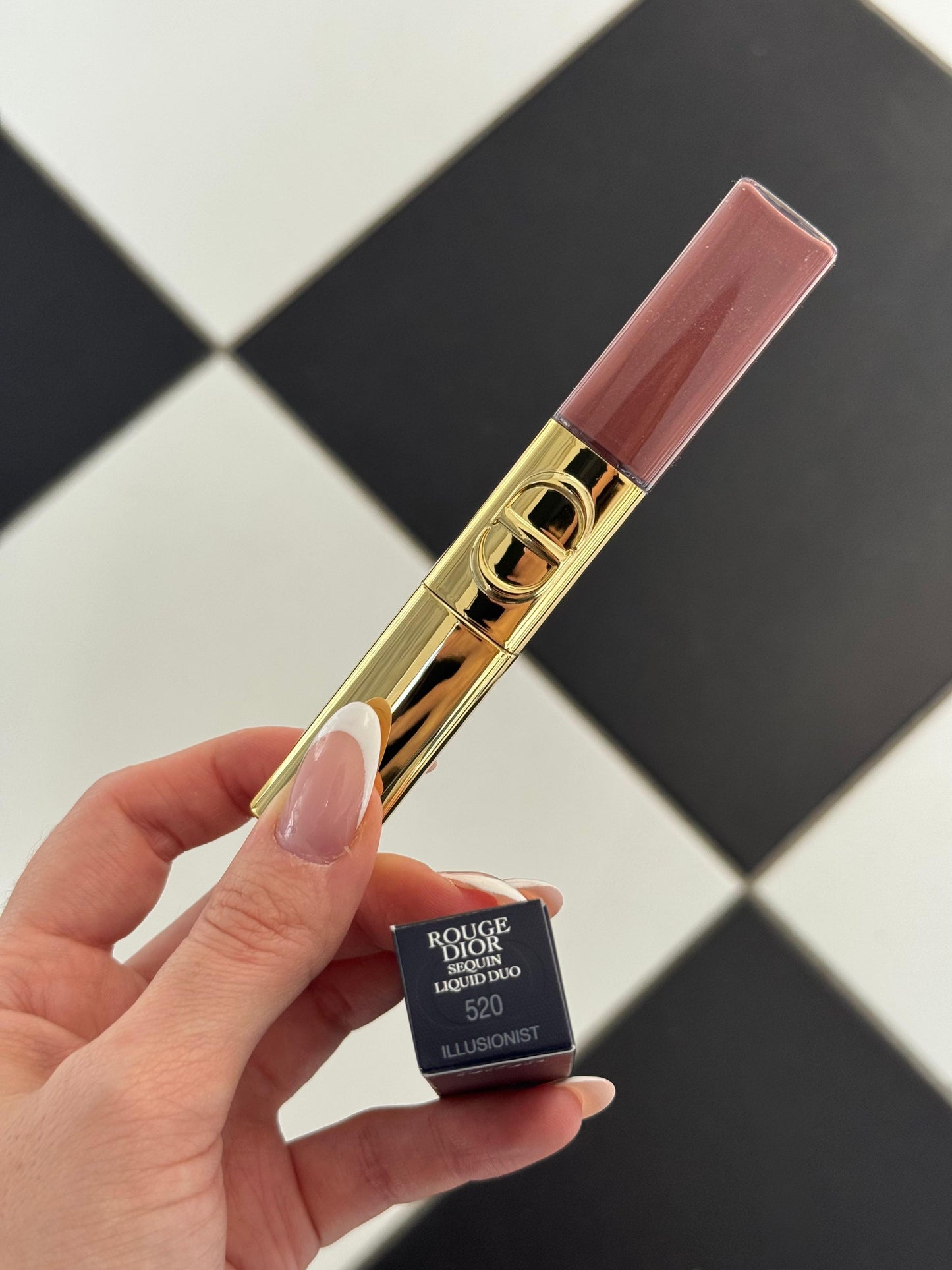 DIOR Rouge Dior Sequin Liquid Duo (520) - Limited Edition
Ultra-Glittery Color, Glossy Shine