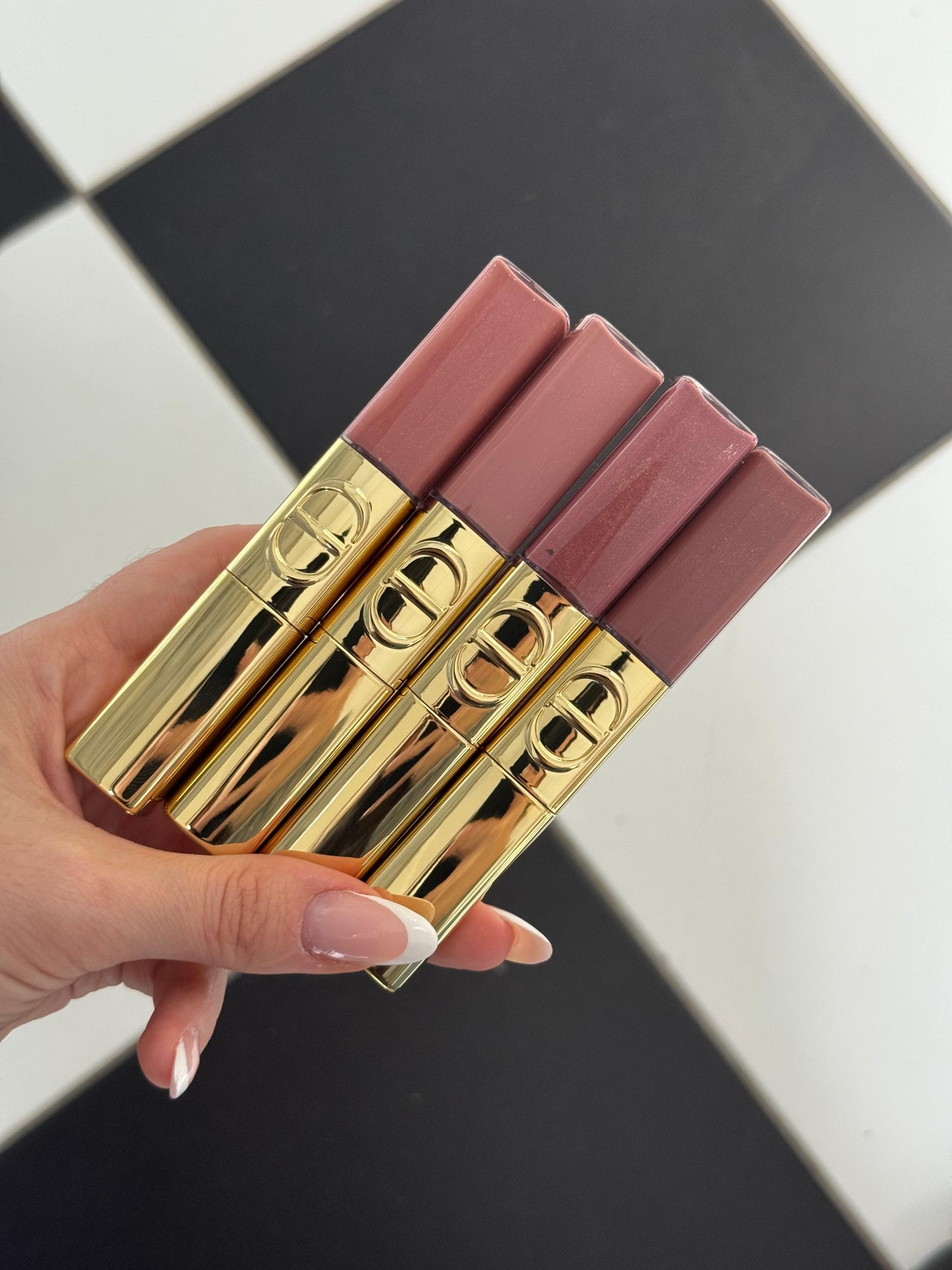 DIOR Rouge Dior Sequin Liquid Duo (520) - Limited Edition
Ultra-Glittery Color, Glossy Shine