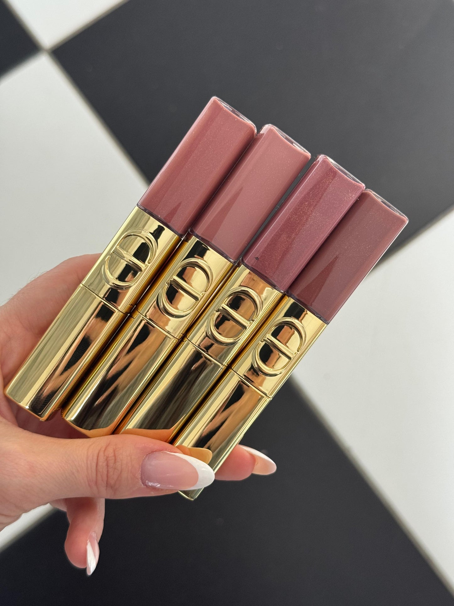 DIOR Rouge Dior Sequin Liquid Duo (520) - Limited Edition
Ultra-Glittery Color, Glossy Shine