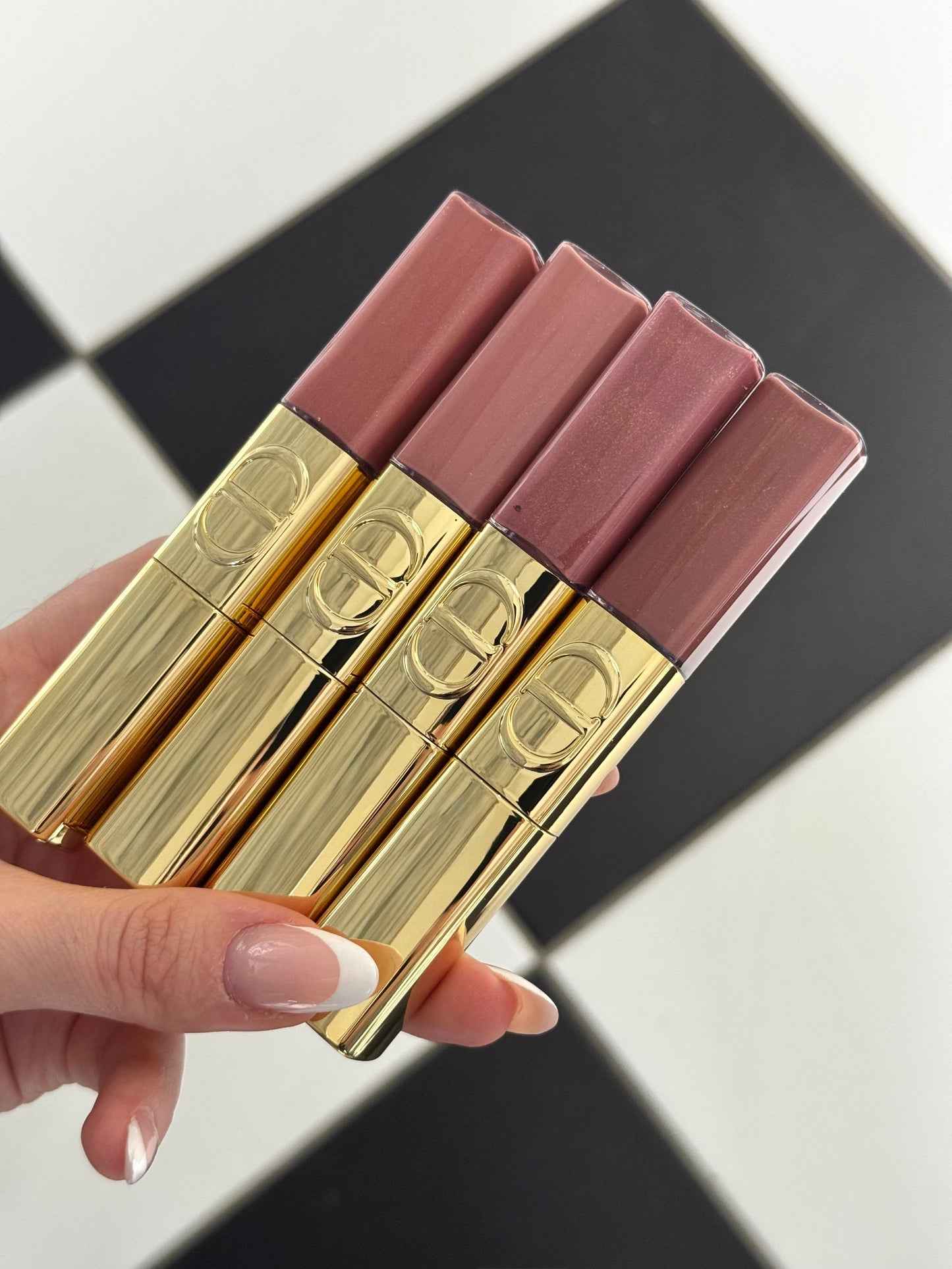 DIOR Rouge Dior Sequin Liquid Duo (100) - Limited Edition
Ultra-Glittery Color, Glossy Shine