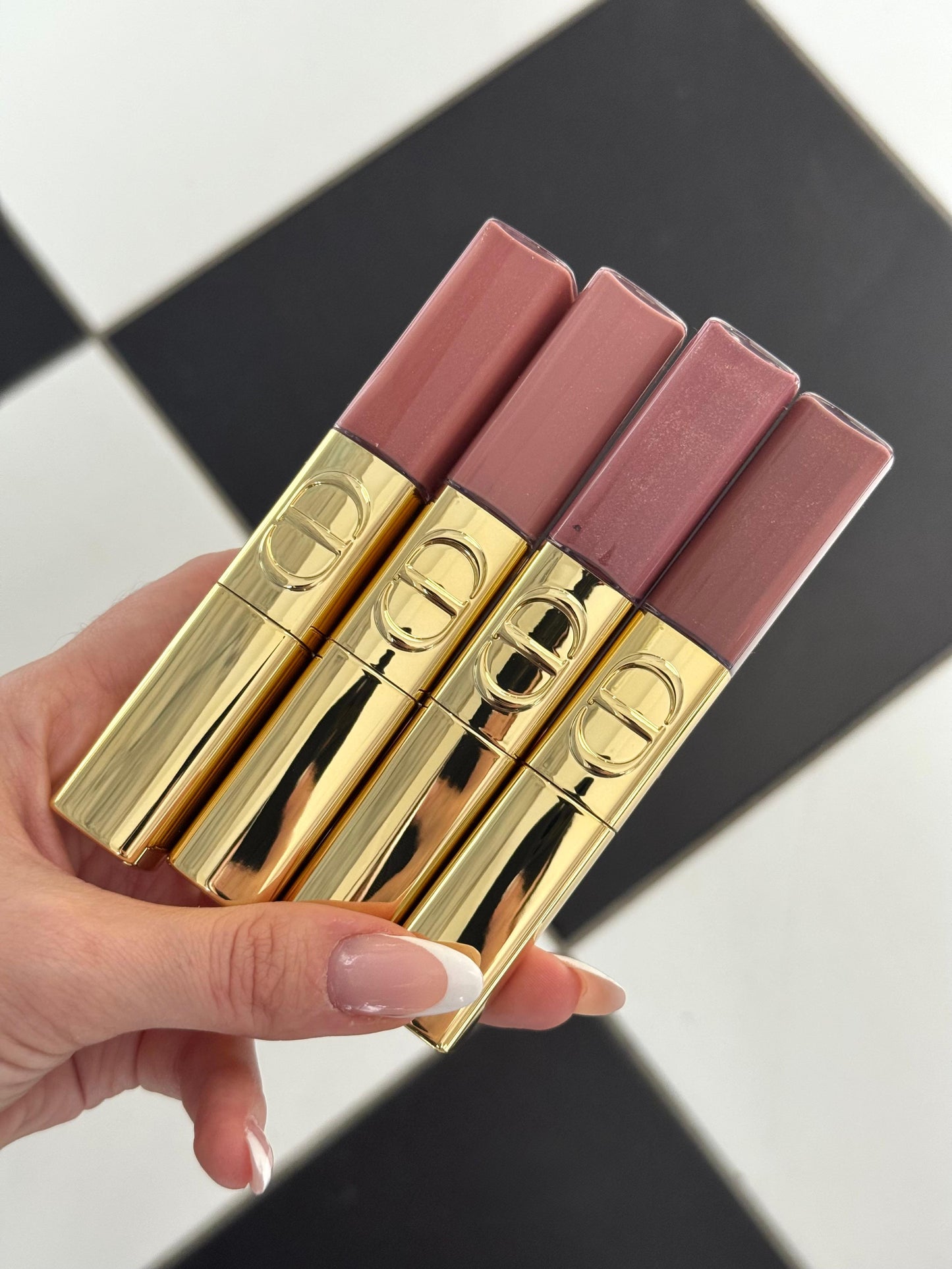 DIOR Rouge Dior Sequin Liquid Duo (420) - Limited Edition
Ultra-Glittery Color, Glossy Shine