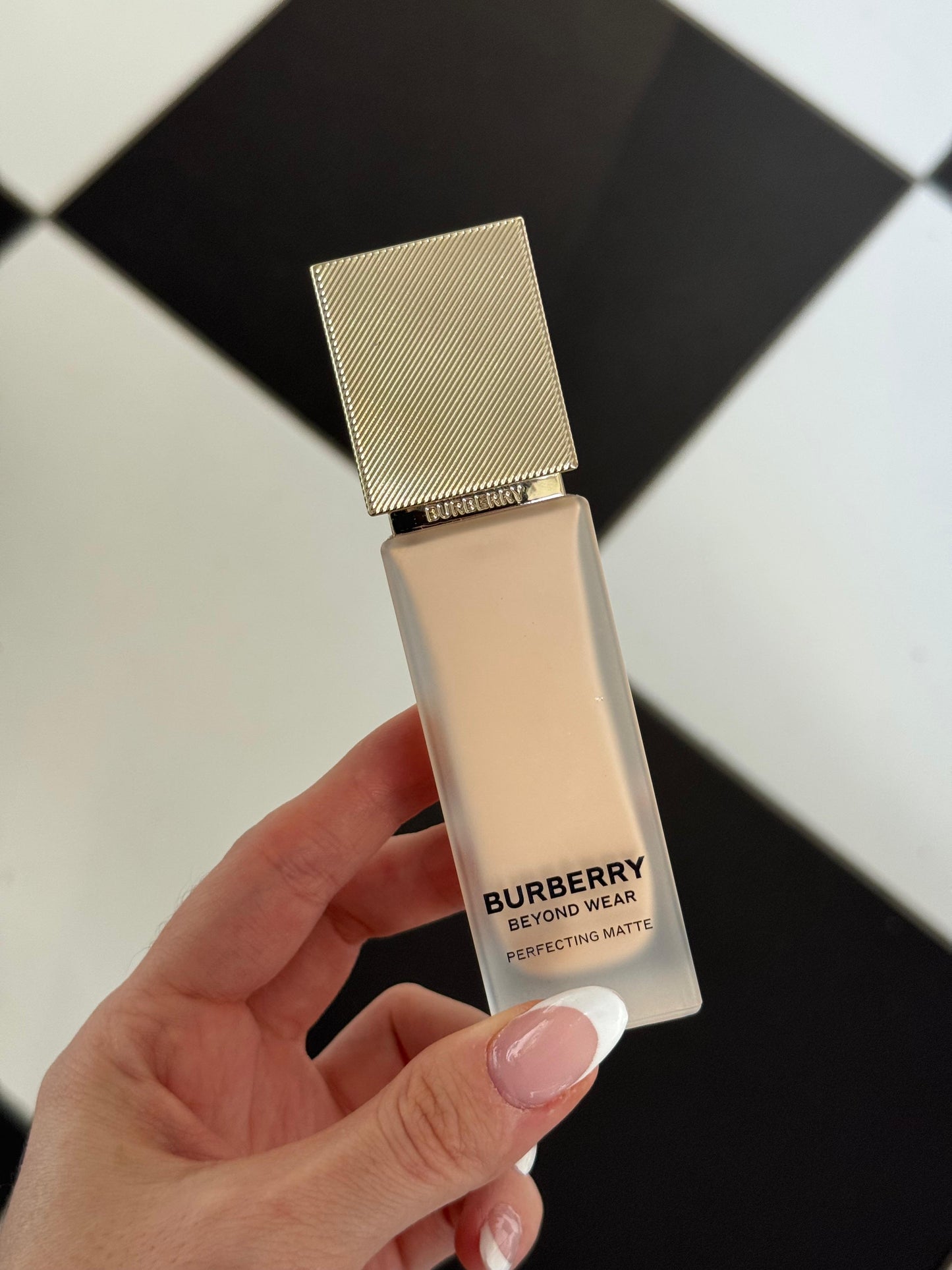 BURBERRY Beyond Wear Perfecting Matte Foundation