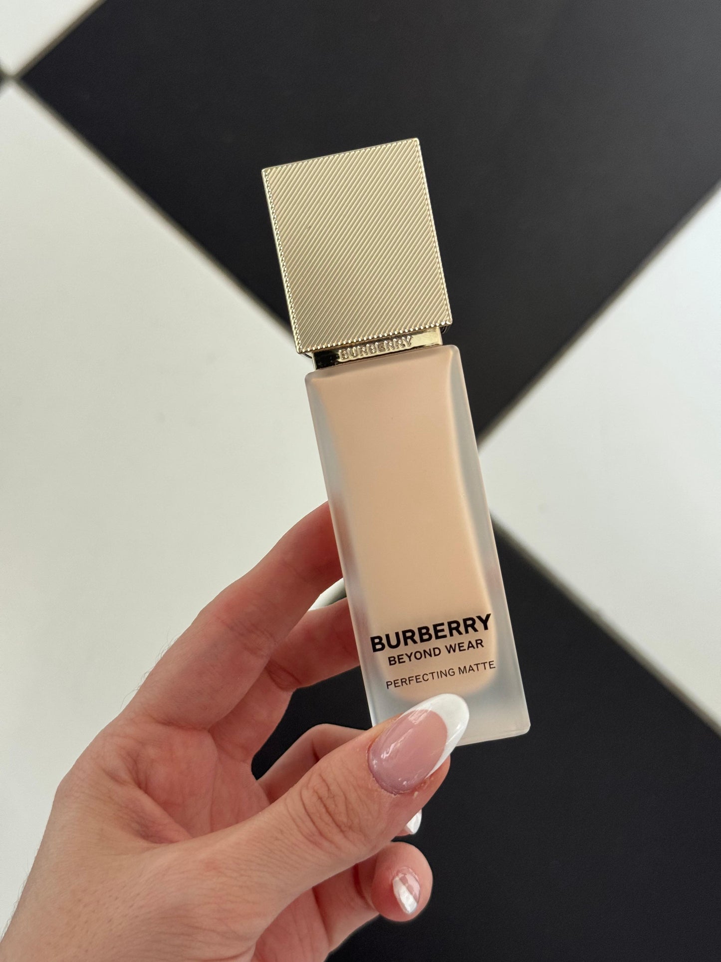 BURBERRY Beyond Wear Perfecting Matte Foundation