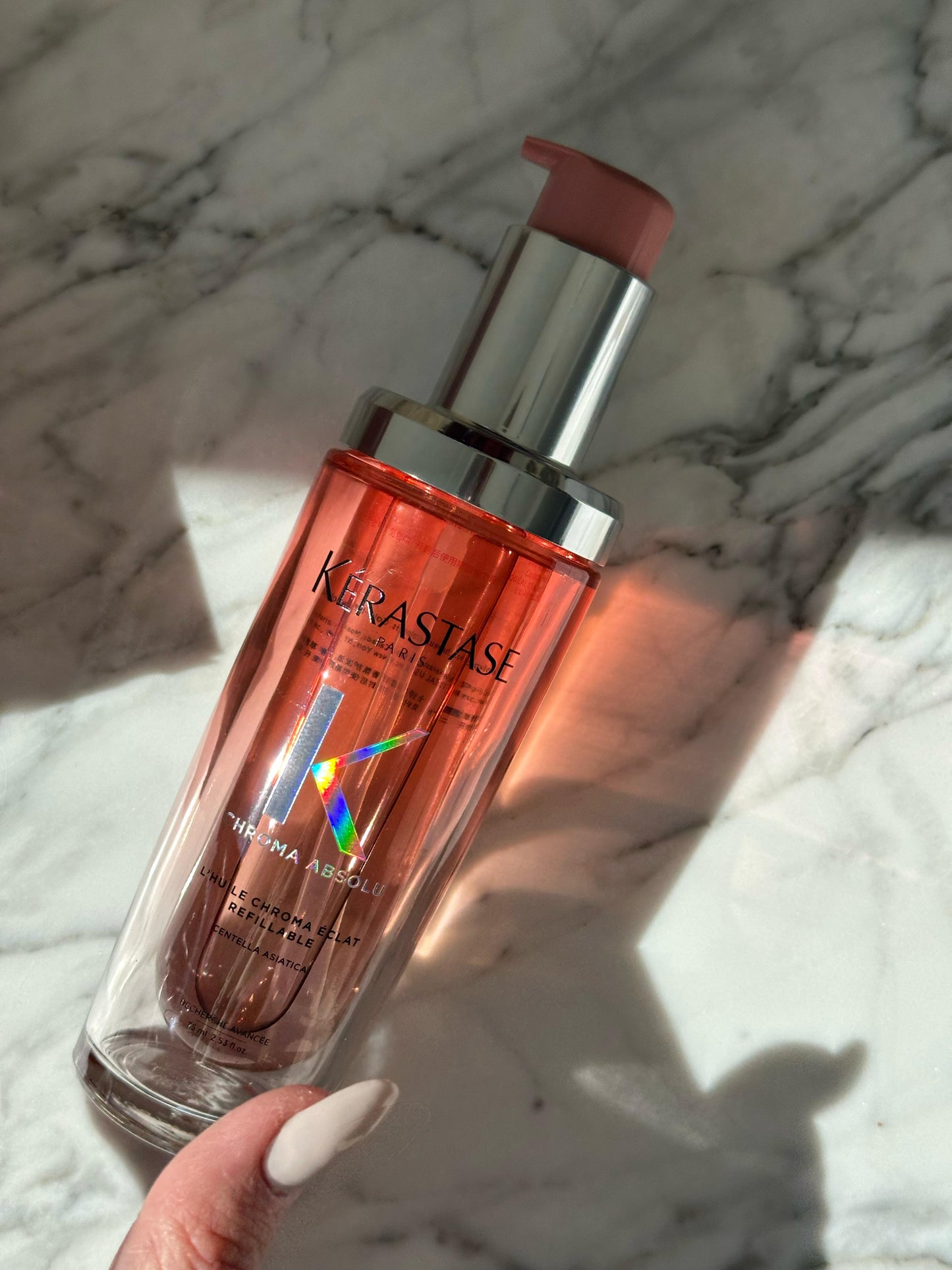 KÉRASTASE Chroma Absolu
L’Huile Chroma Éclat
Radiance Sublimating Hair Oil