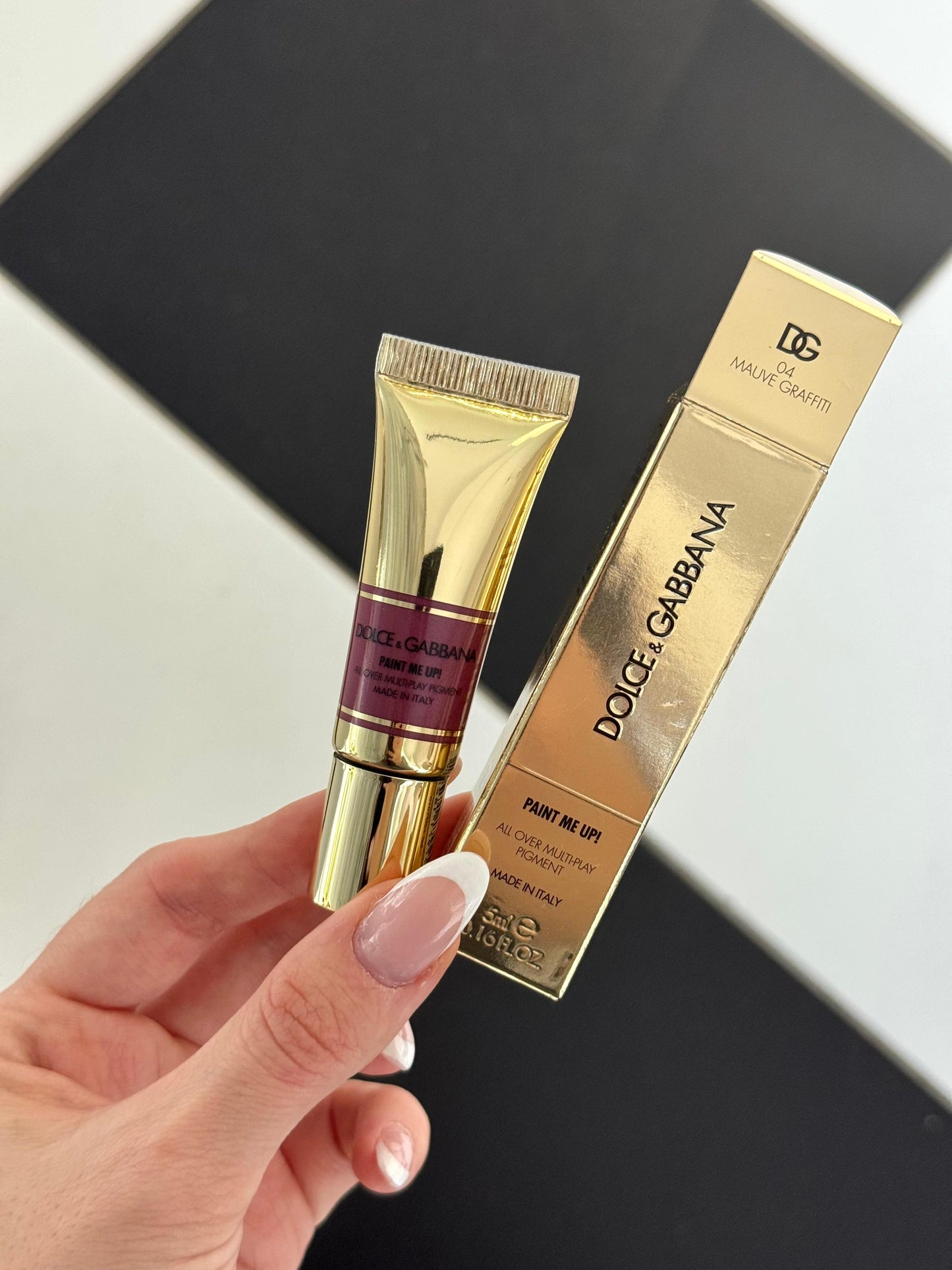 DOLCE&GABBANA Paint Me Up!
All Over Multi-Play Pigment For Face, Eyes And Lips (04)