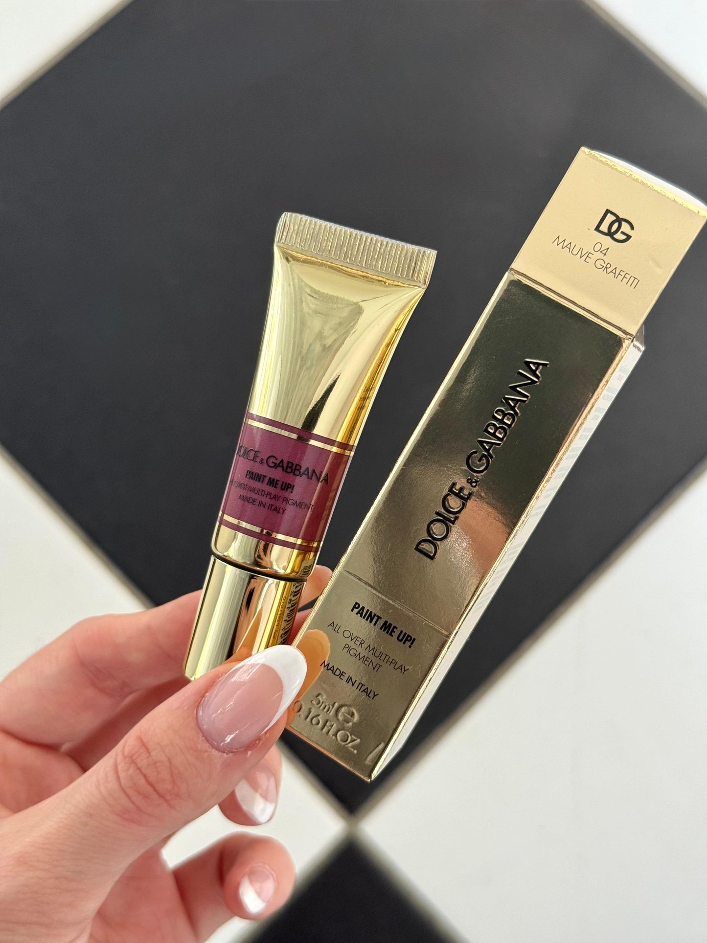 DOLCE&GABBANA Paint Me Up!
All Over Multi-Play Pigment For Face, Eyes And Lips (04)