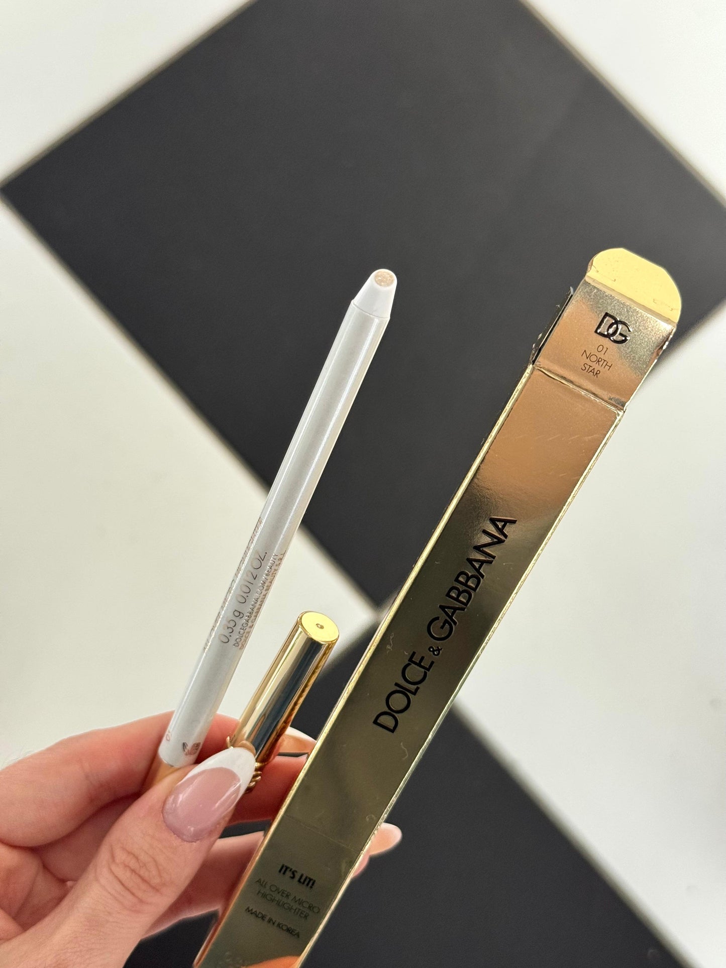 DOLCE&GABBANA It’s Lit!
All Over Micro Highlighter (01)