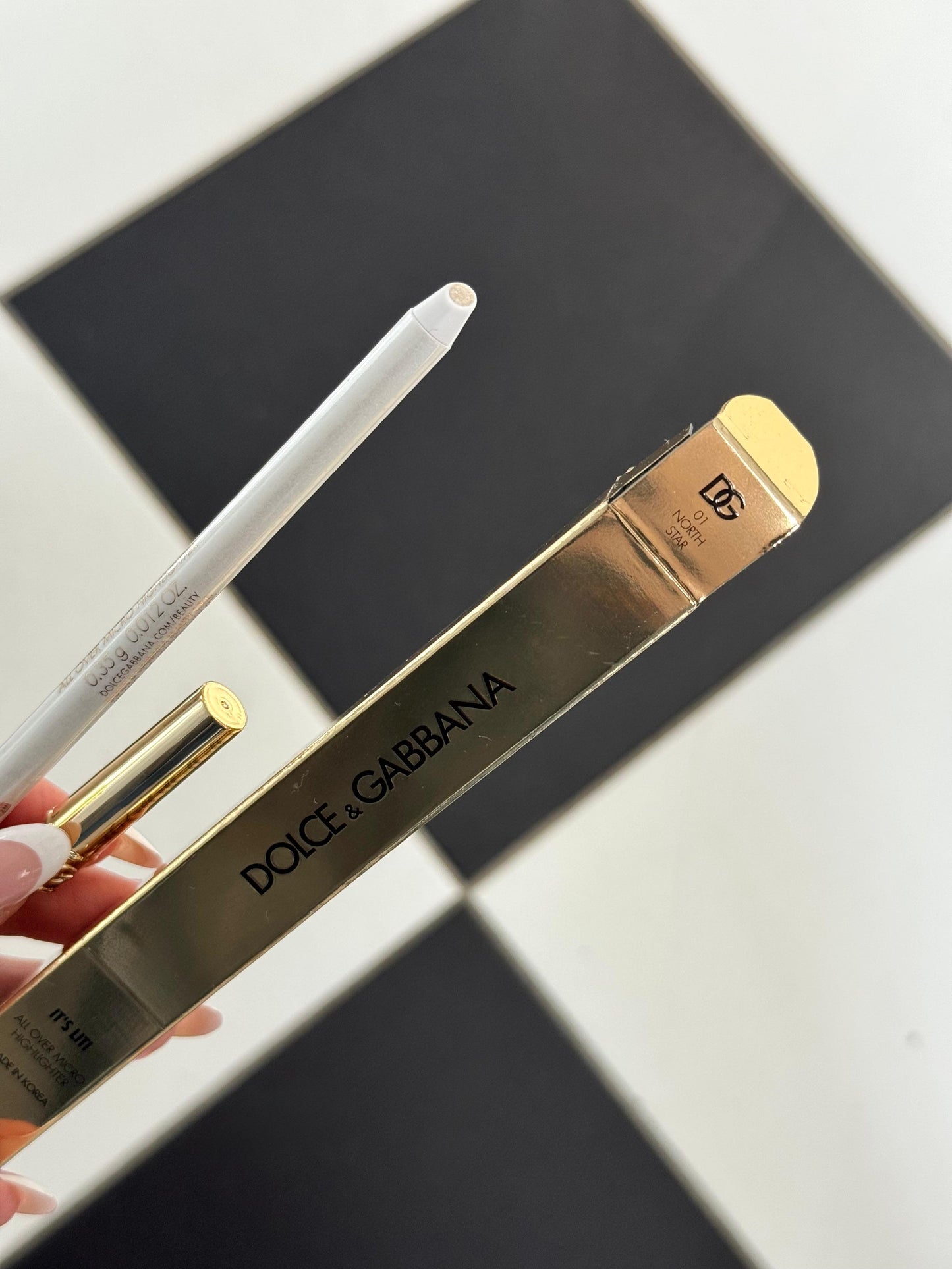 DOLCE&GABBANA It’s Lit!
All Over Micro Highlighter (01)