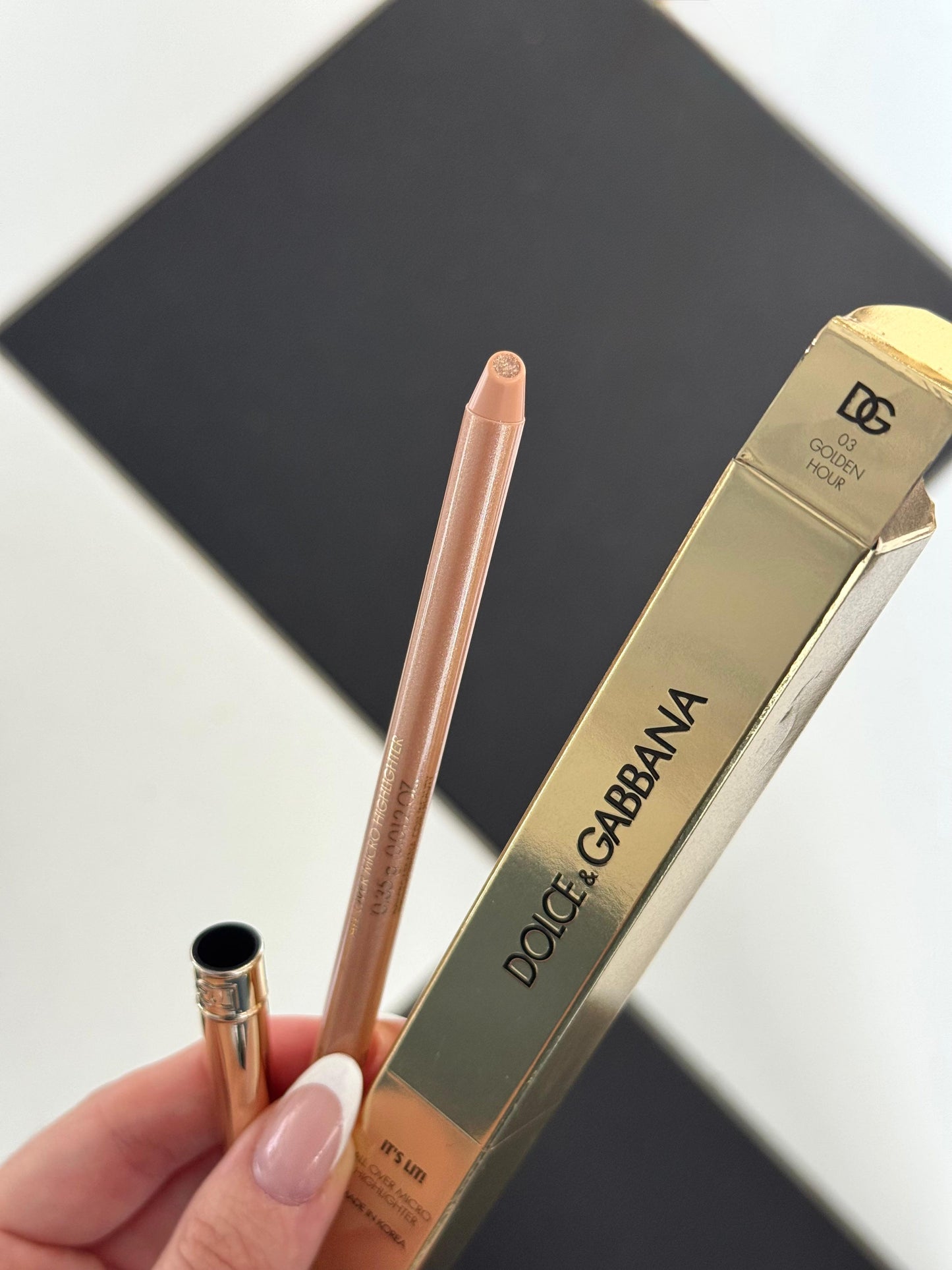 DOLCE&GABBANA It’s Lit!
All Over Micro Highlighter (03)