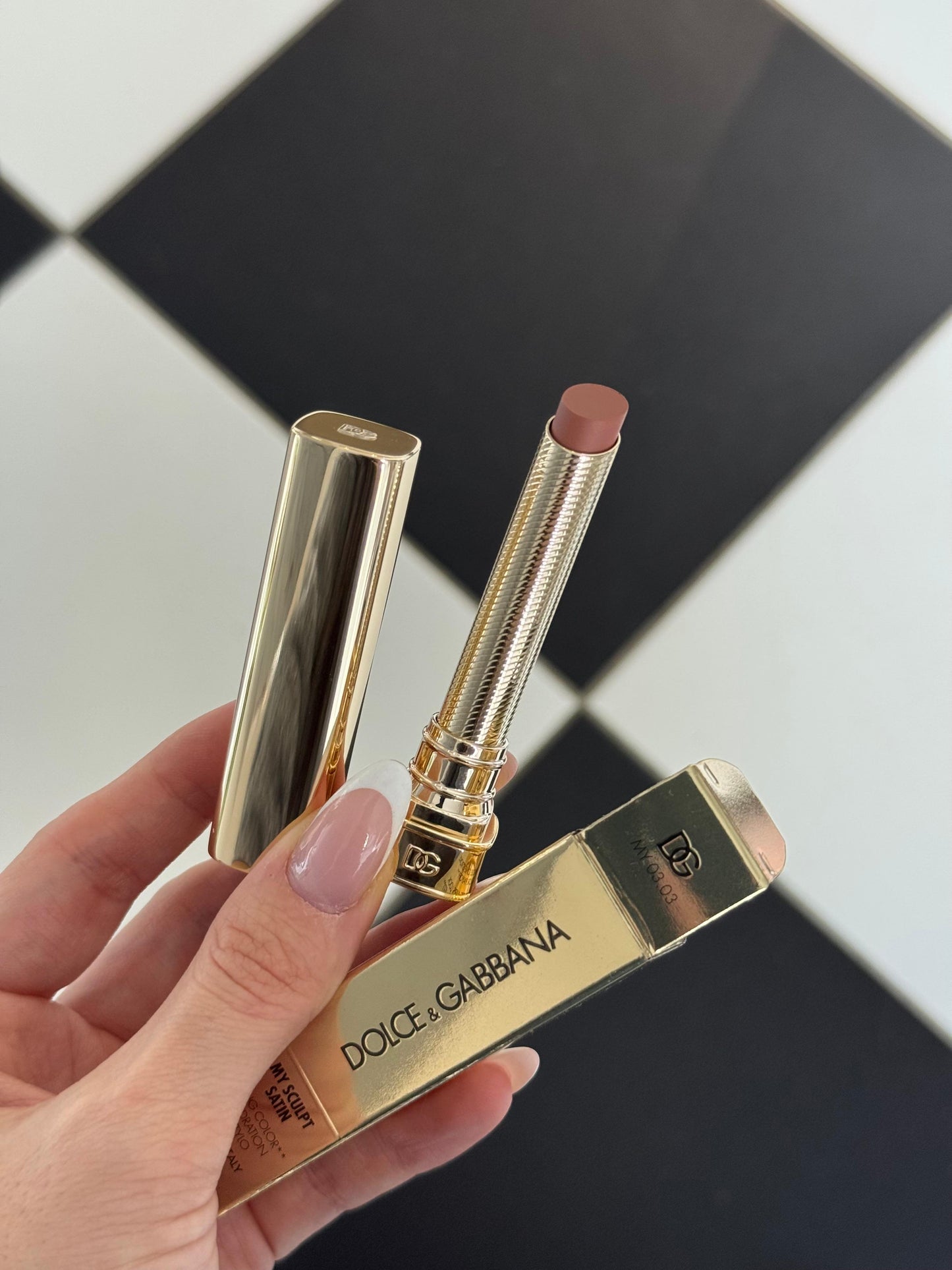 DOLCE&GABBANA My Sculpt Satin
Lasting Color & Hydration Lipstick Stylo - MY 03.03