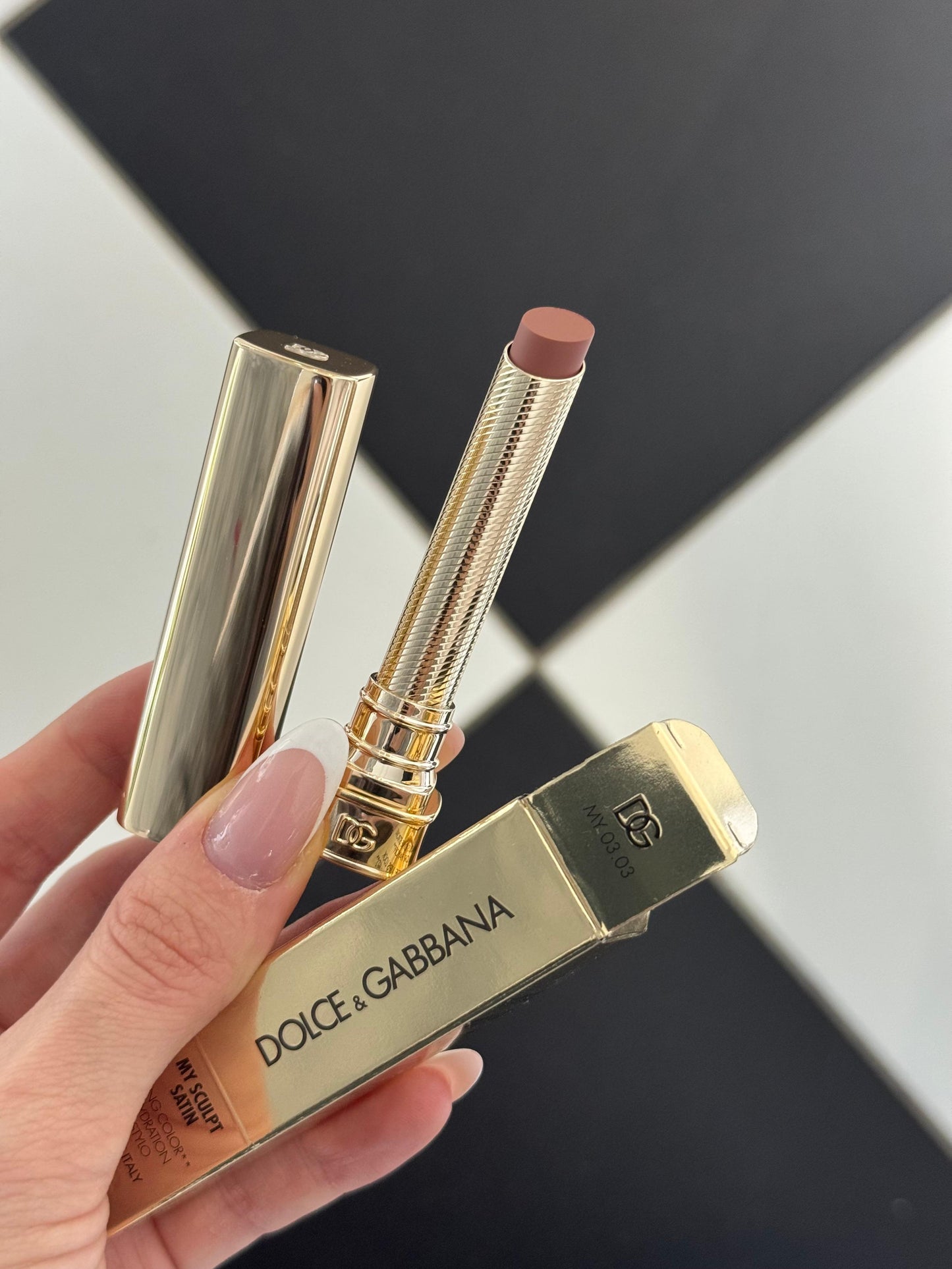 DOLCE&GABBANA My Sculpt Satin
Lasting Color & Hydration Lipstick Stylo - MY 03.03