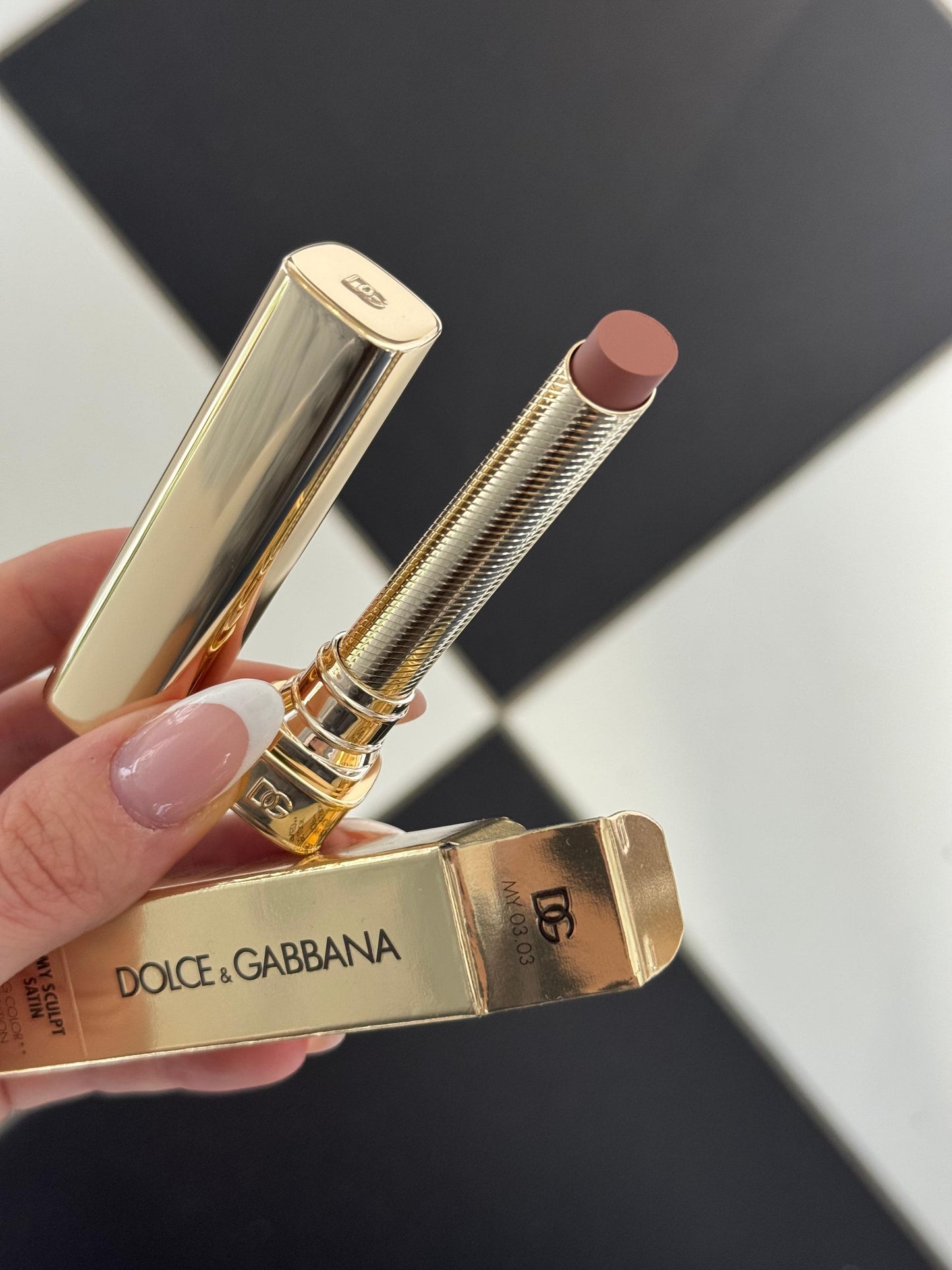 DOLCE&GABBANA My Sculpt Satin
Lasting Color & Hydration Lipstick Stylo - MY 03.03