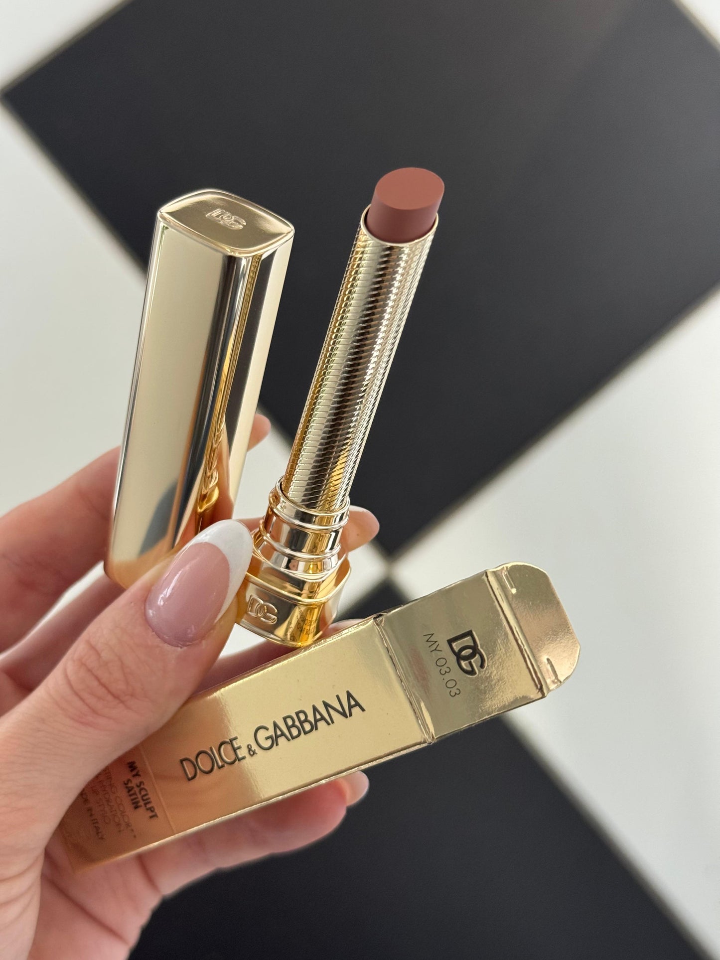 DOLCE&GABBANA My Sculpt Satin
Lasting Color & Hydration Lipstick Stylo - MY 03.03