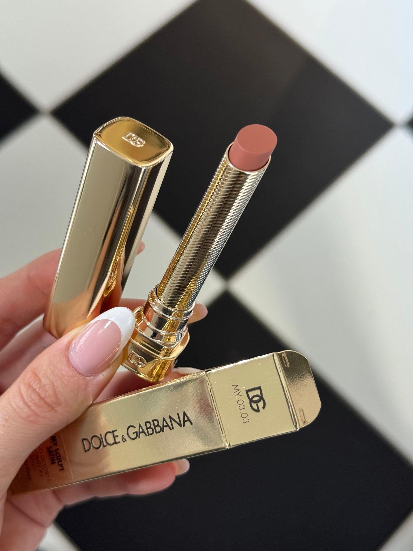 DOLCE&GABBANA My Sculpt Satin
Lasting Color & Hydration Lipstick Stylo - MY 03.03