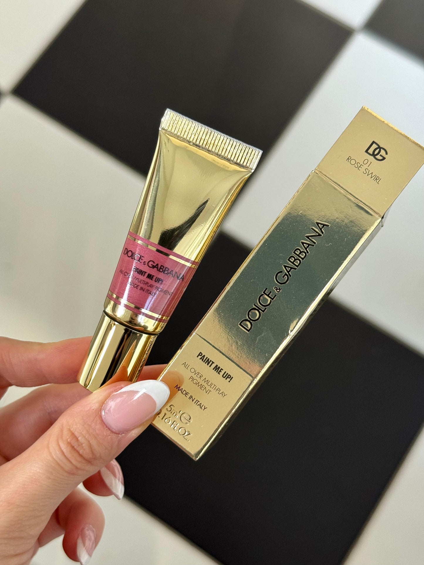 DOLCE&GABBANA Paint Me Up!
All Over Multi-Play Pigment For Face, Eyes And Lips (01)