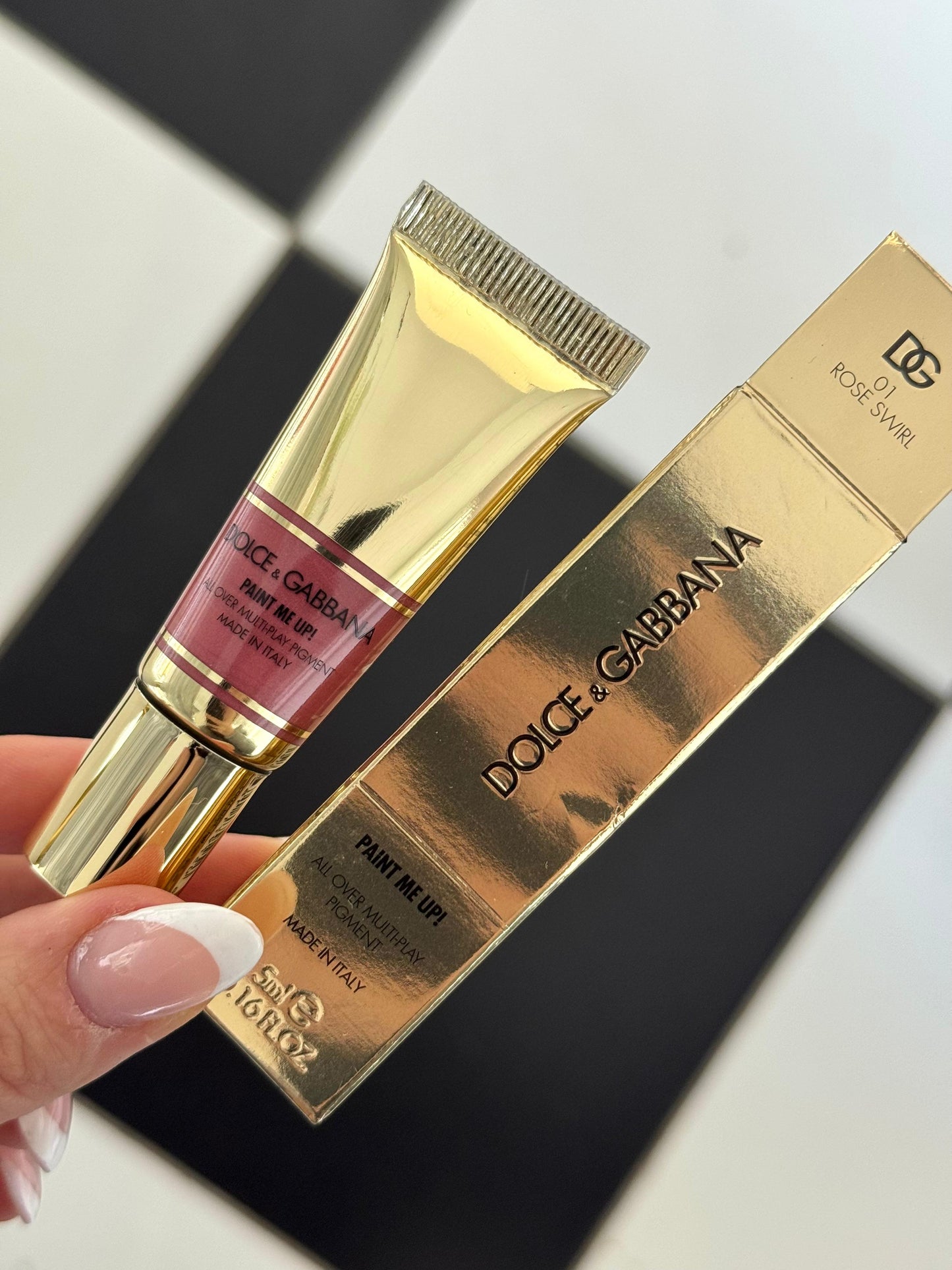 DOLCE&GABBANA Paint Me Up!
All Over Multi-Play Pigment For Face, Eyes And Lips (01)