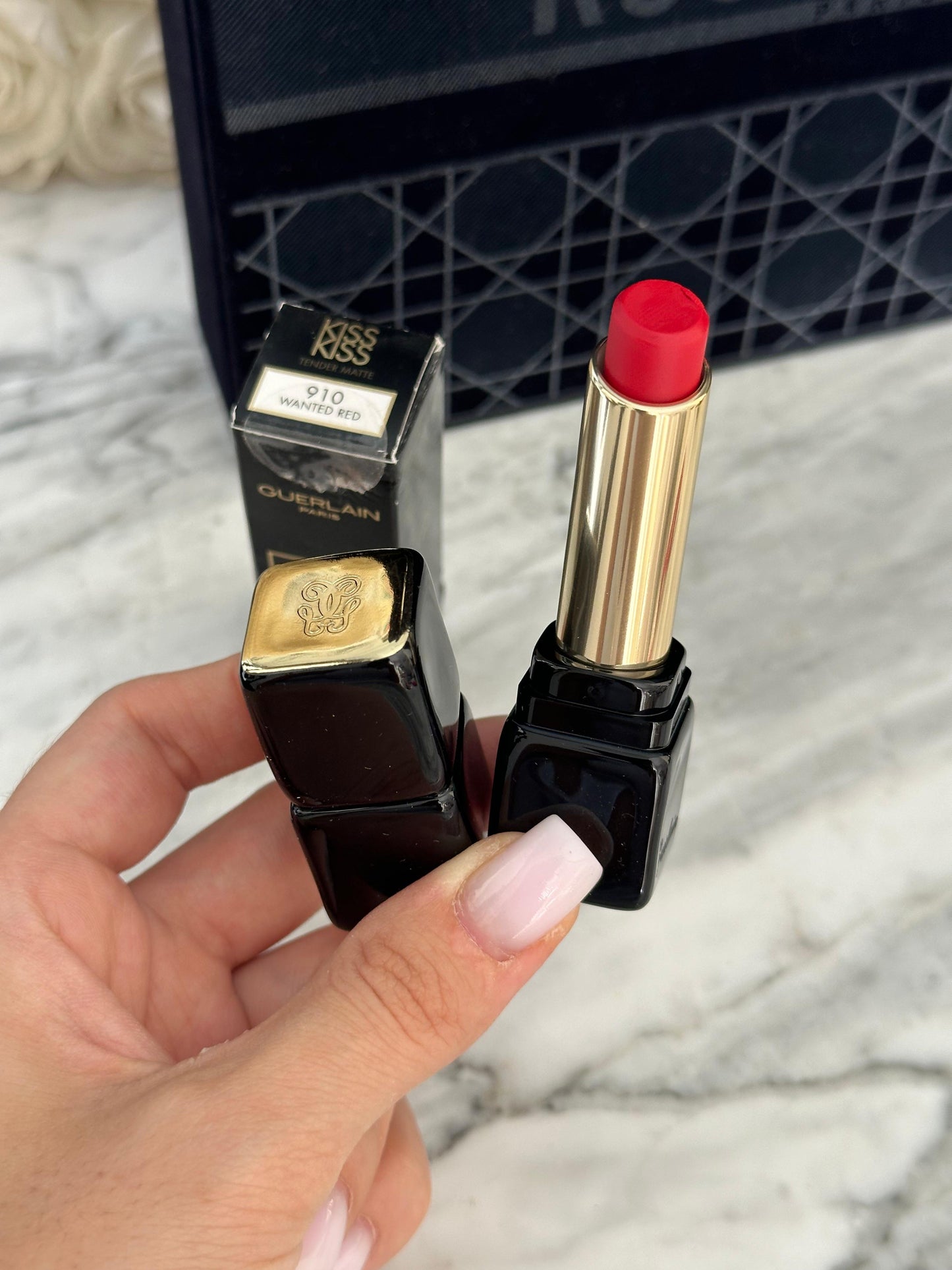 GUERLAIN Kisskiss
Shaping Cream Lip Color