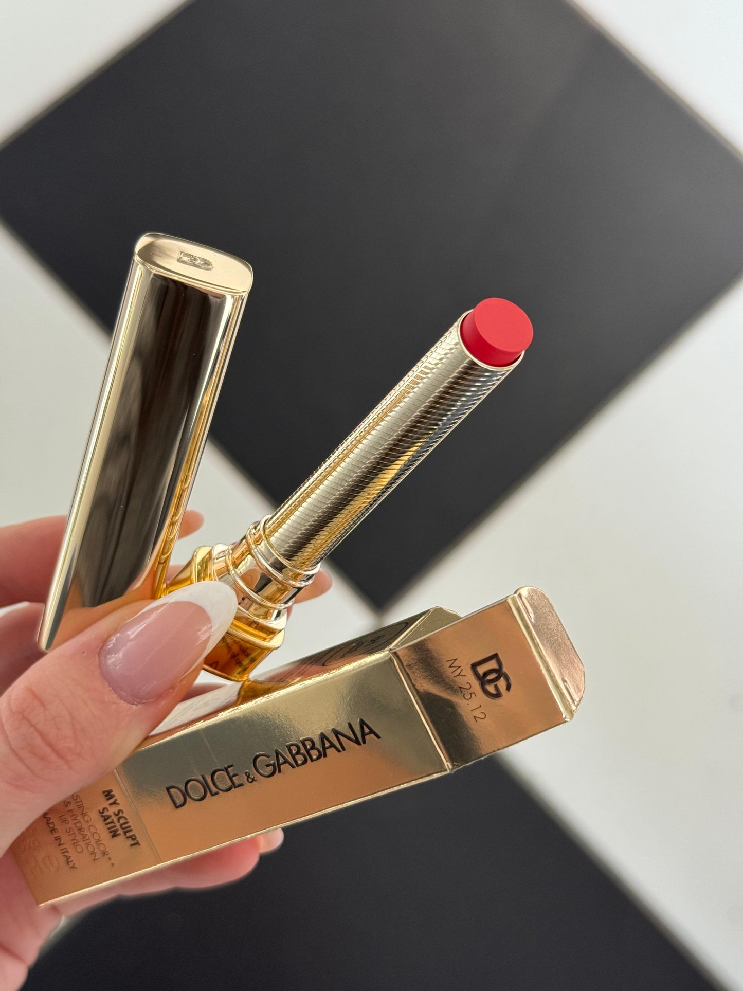 DOLCE&GABBANA My Comfy Matte Lipstick - My 25.12
Instant Rich Color & Hydration Lip Stylo