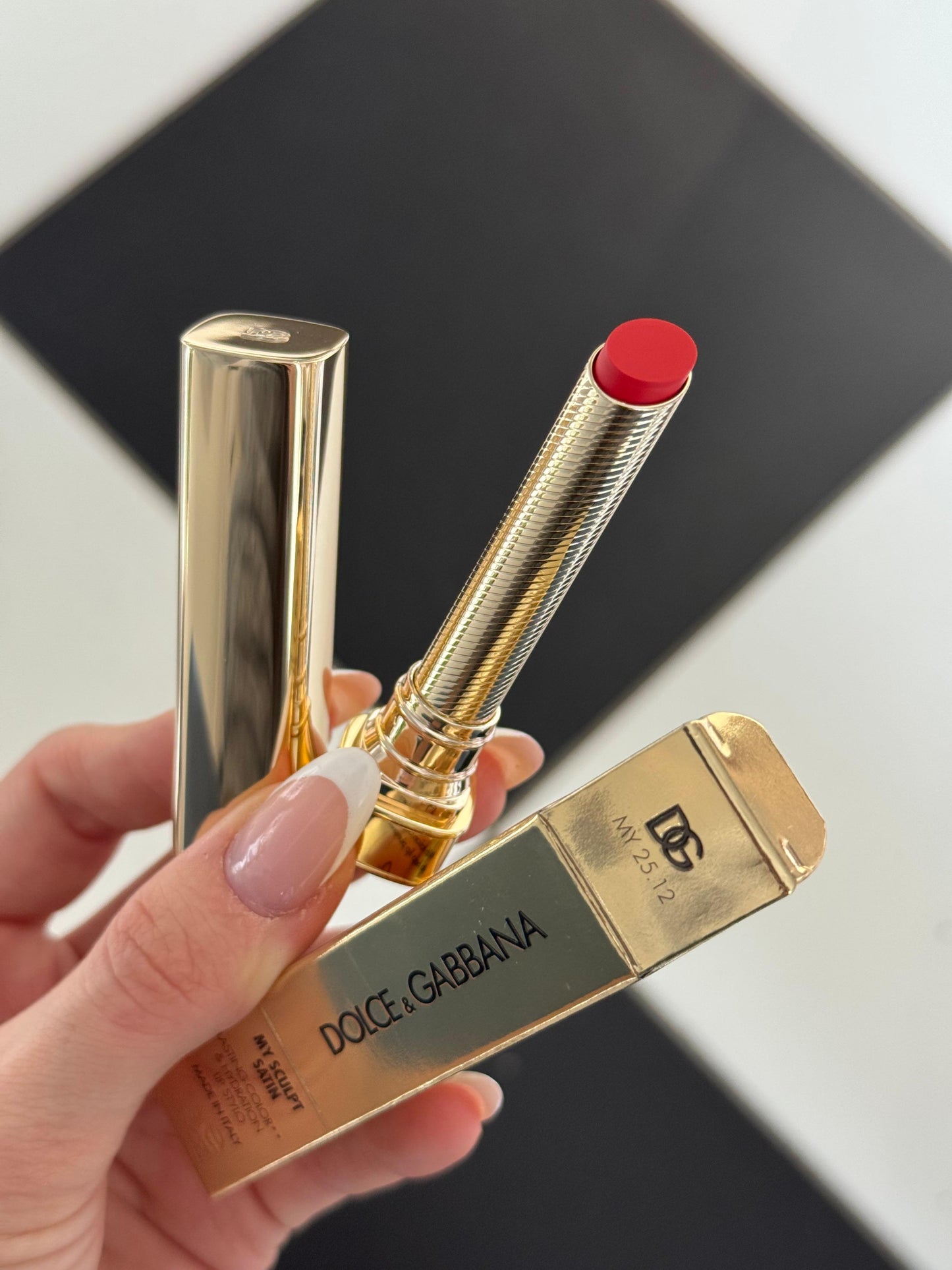 DOLCE&GABBANA My Comfy Matte Lipstick - My 25.12
Instant Rich Color & Hydration Lip Stylo