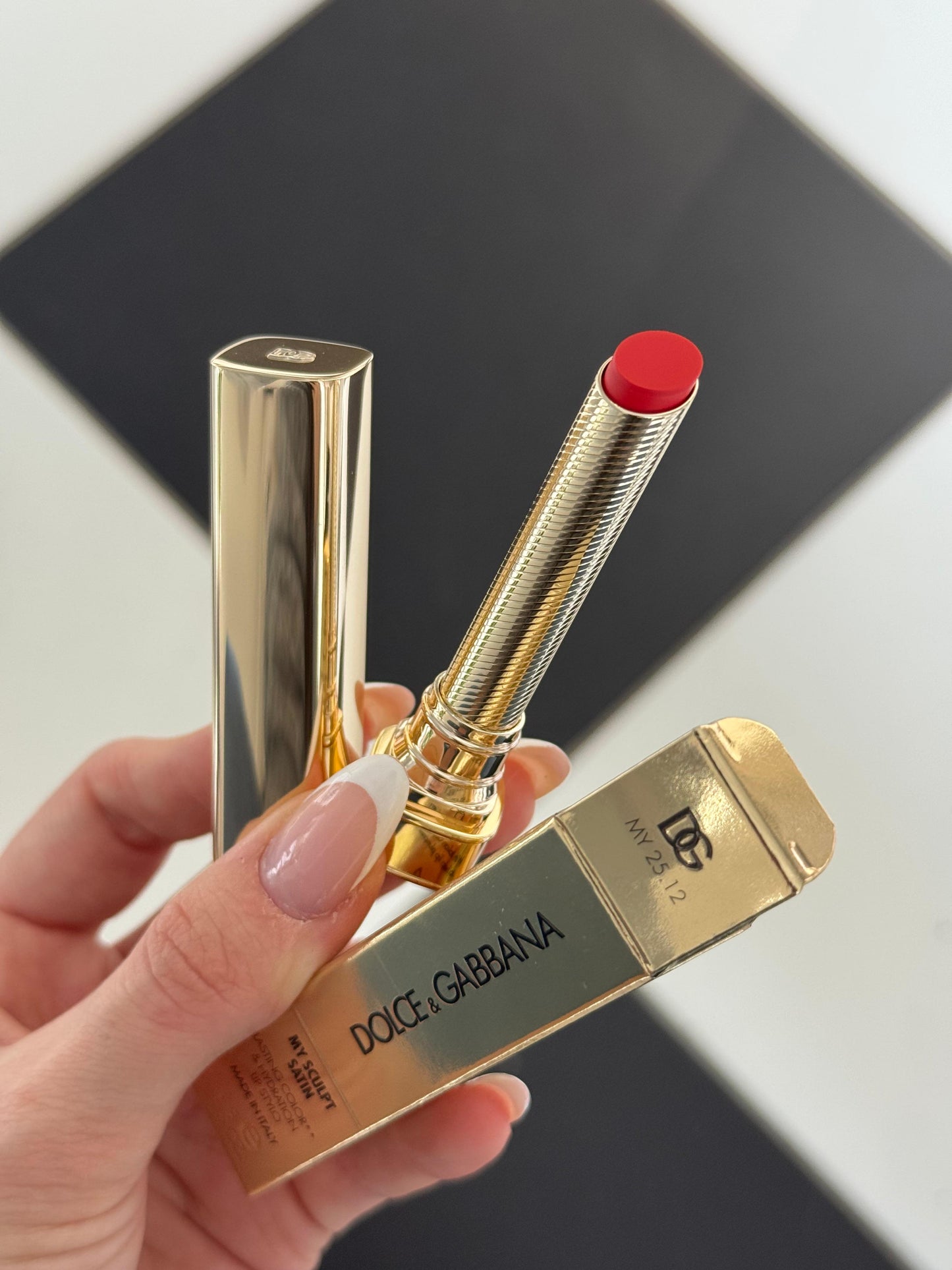 DOLCE&GABBANA My Comfy Matte Lipstick - My 25.12
Instant Rich Color & Hydration Lip Stylo