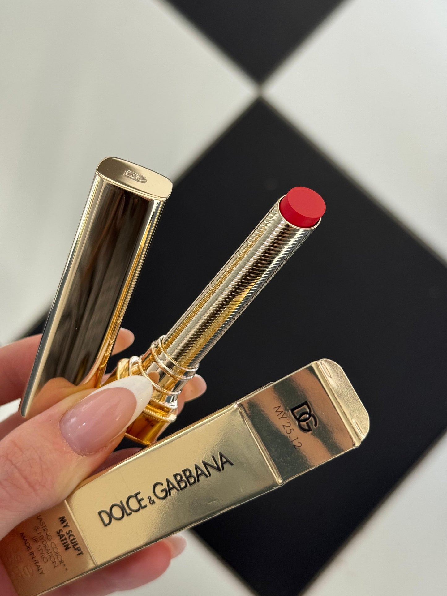 DOLCE&GABBANA My Comfy Matte Lipstick - My 25.12
Instant Rich Color & Hydration Lip Stylo