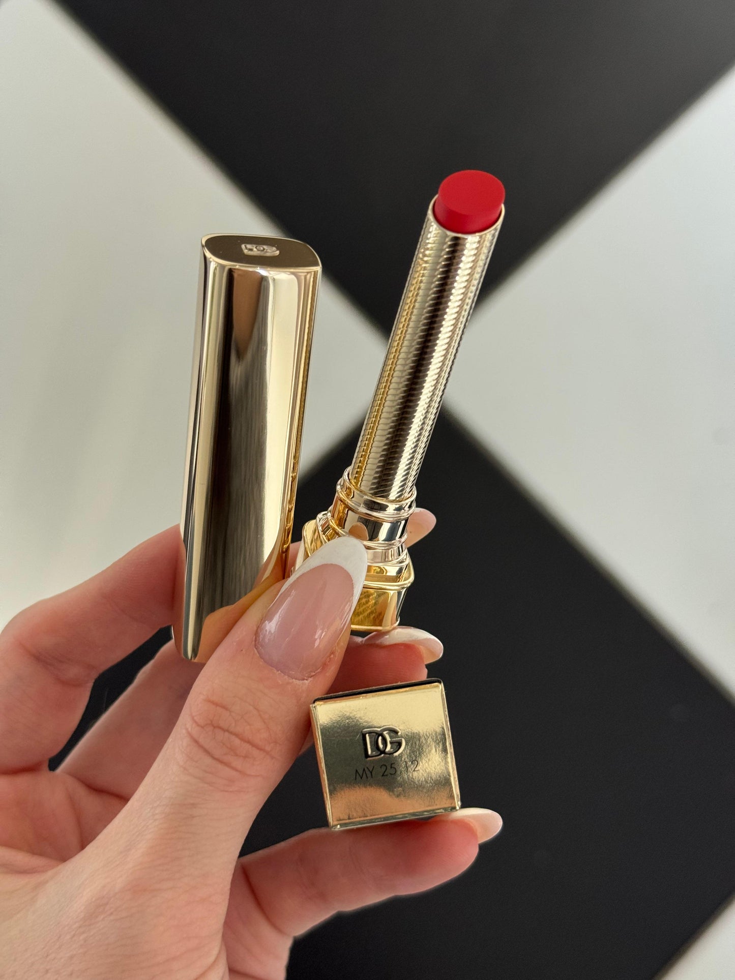 DOLCE&GABBANA My Comfy Matte Lipstick - My 25.12
Instant Rich Color & Hydration Lip Stylo