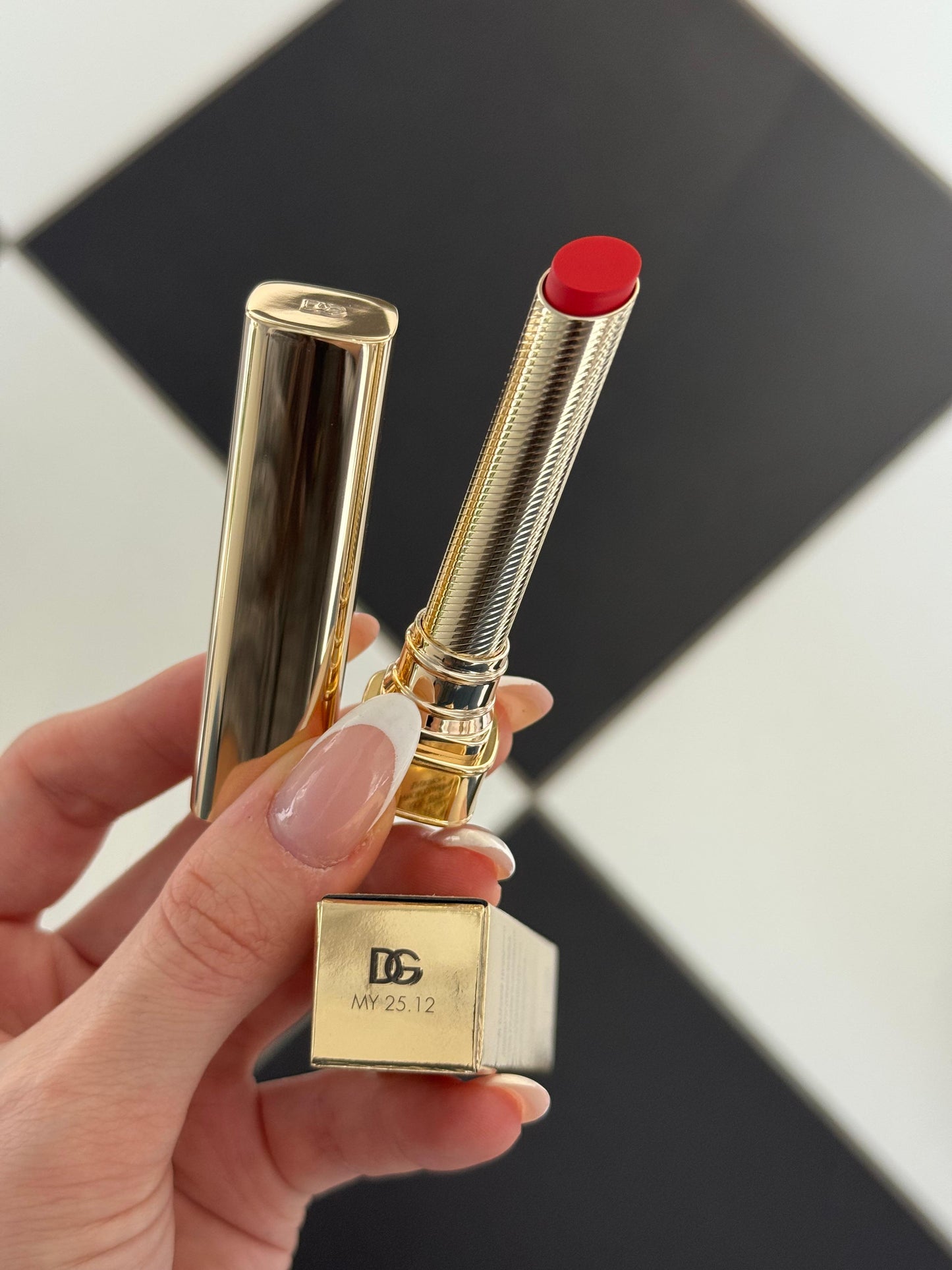 DOLCE&GABBANA My Comfy Matte Lipstick - My 25.12
Instant Rich Color & Hydration Lip Stylo