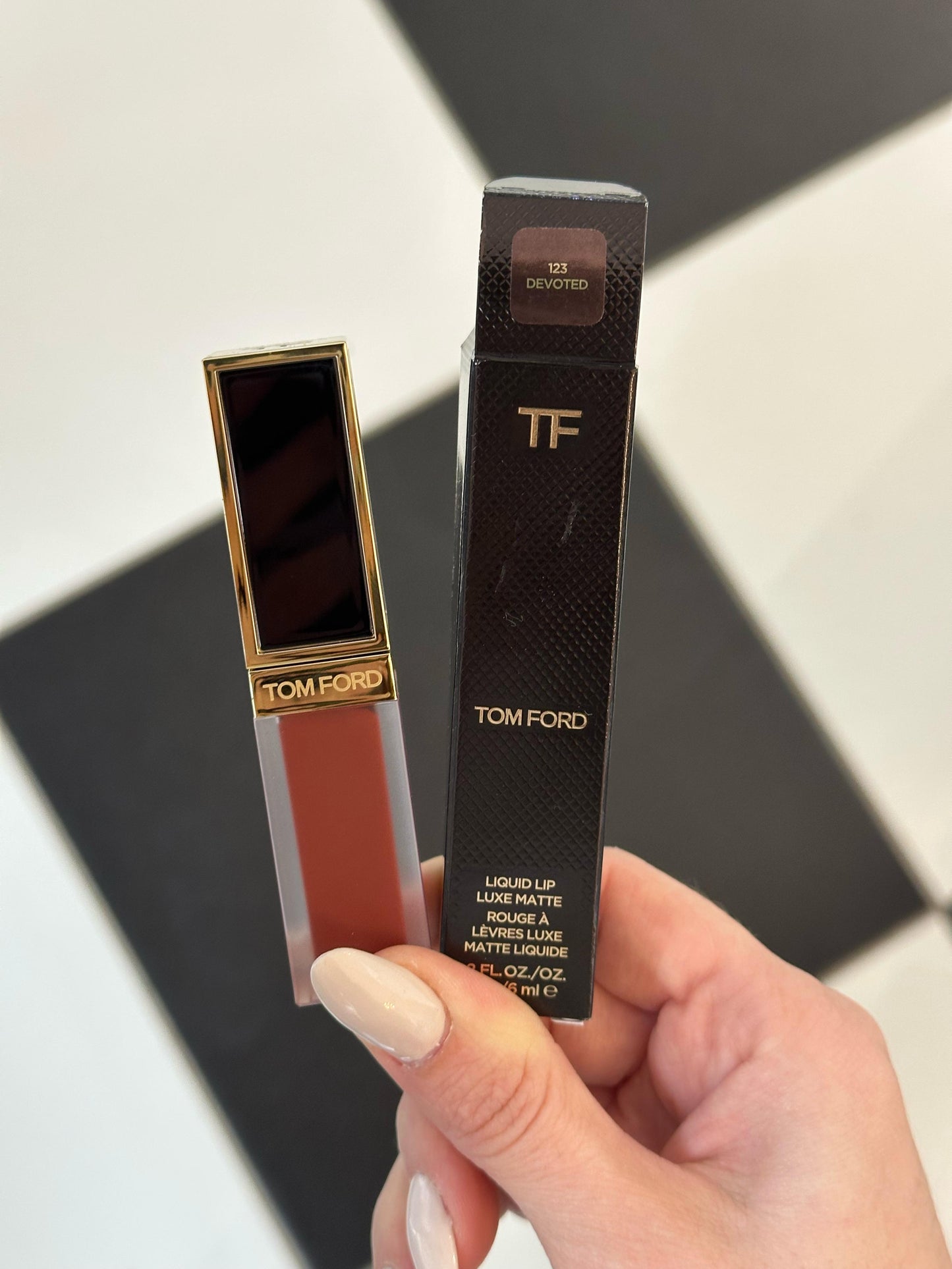 TOM FORD Liquid Lip Luxe Matte
Longwearing, Transfer-Resistant Liquid Lipstick (123)