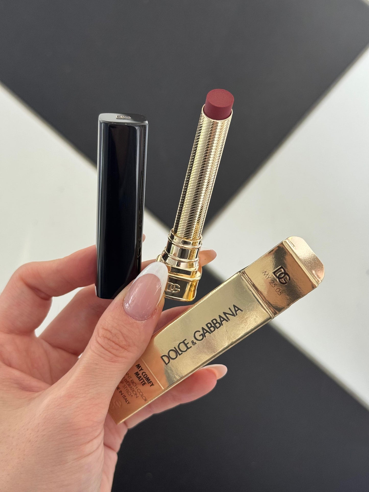 DOLCE&GABBANA My Comfy Matte Lipstick - My 25.05
Instant Rich Color & Hydration Lip Stylo