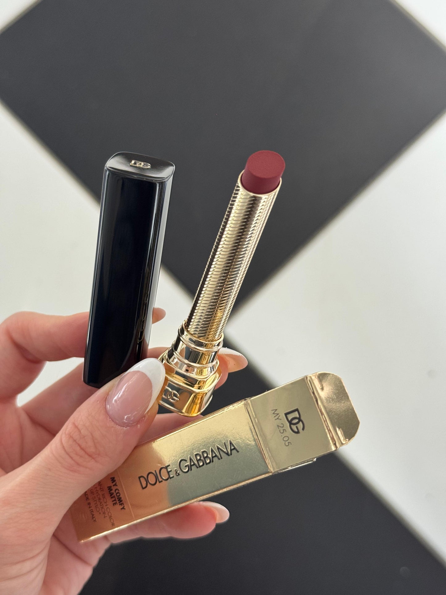 DOLCE&GABBANA My Comfy Matte Lipstick - My 25.05
Instant Rich Color & Hydration Lip Stylo