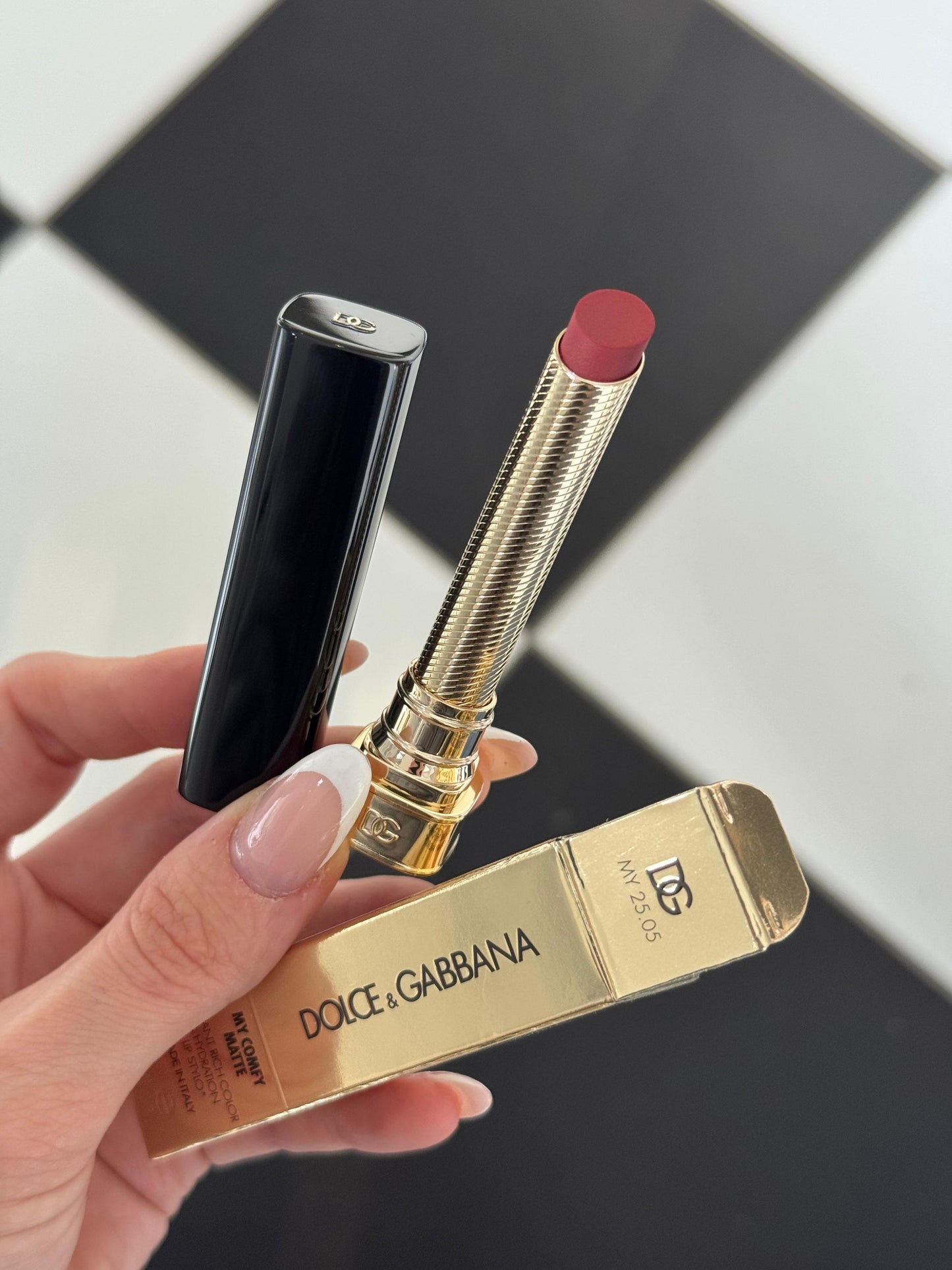 DOLCE&GABBANA My Comfy Matte Lipstick - My 25.05
Instant Rich Color & Hydration Lip Stylo