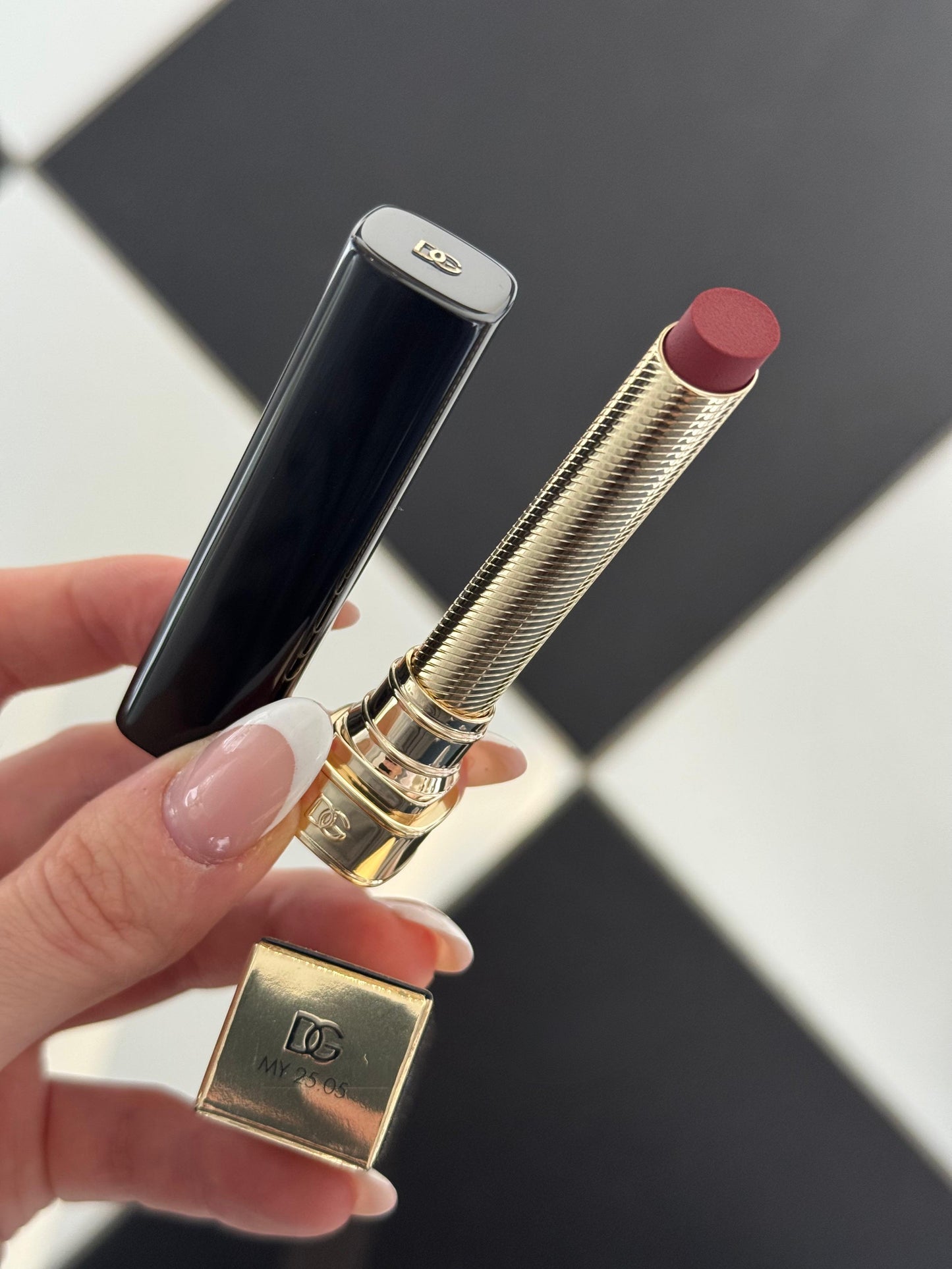 DOLCE&GABBANA My Comfy Matte Lipstick - My 25.05
Instant Rich Color & Hydration Lip Stylo