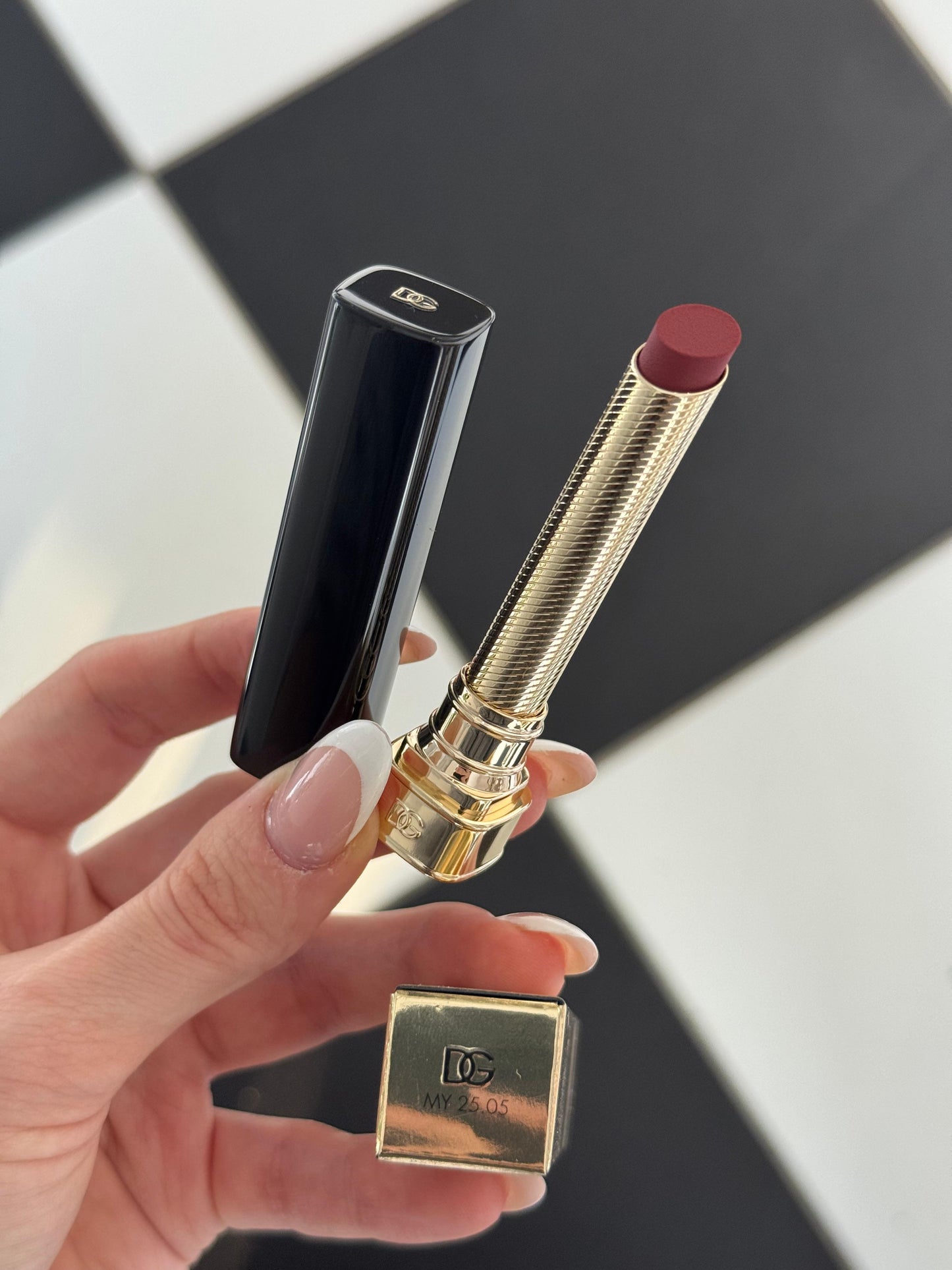 DOLCE&GABBANA My Comfy Matte Lipstick - My 25.05
Instant Rich Color & Hydration Lip Stylo
