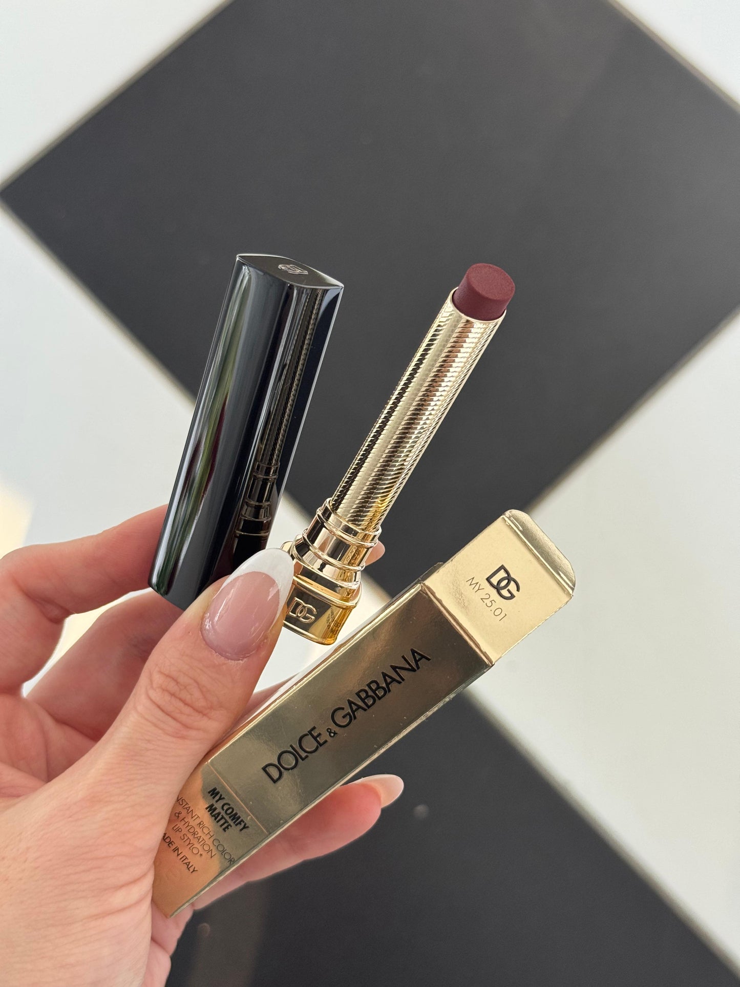 DOLCE&GABBANA My Comfy Matte Lipstick - My 25.01
Instant Rich Color & Hydration Lip Stylo