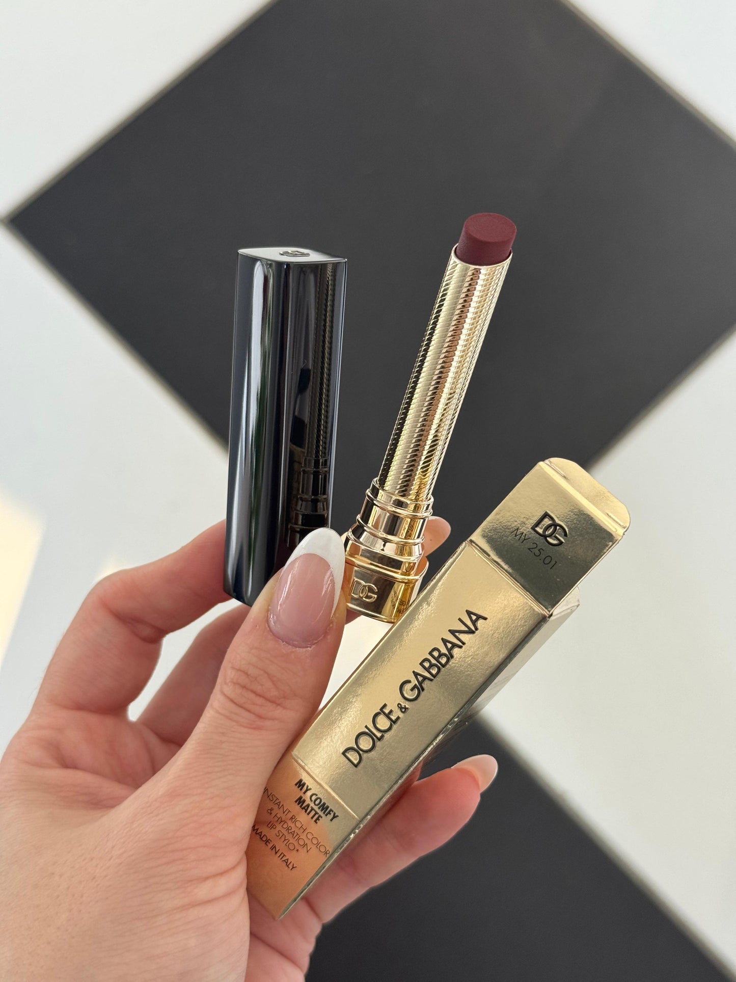 DOLCE&GABBANA My Comfy Matte Lipstick - My 25.01
Instant Rich Color & Hydration Lip Stylo