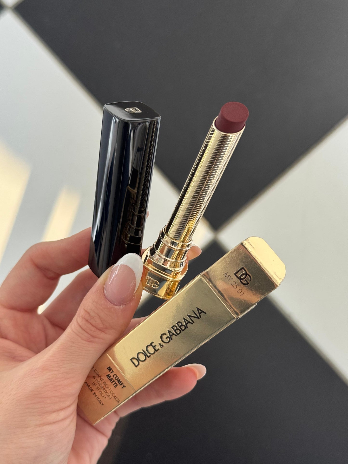 DOLCE&GABBANA My Comfy Matte Lipstick - My 25.01
Instant Rich Color & Hydration Lip Stylo