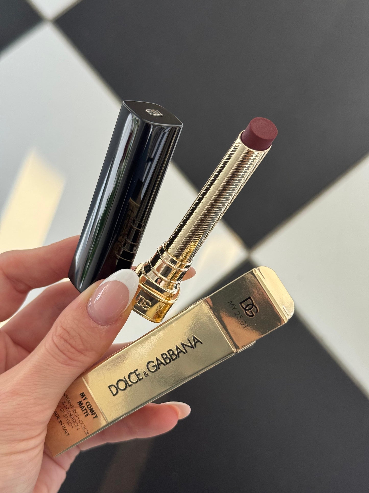 DOLCE&GABBANA My Comfy Matte Lipstick - My 25.01
Instant Rich Color & Hydration Lip Stylo