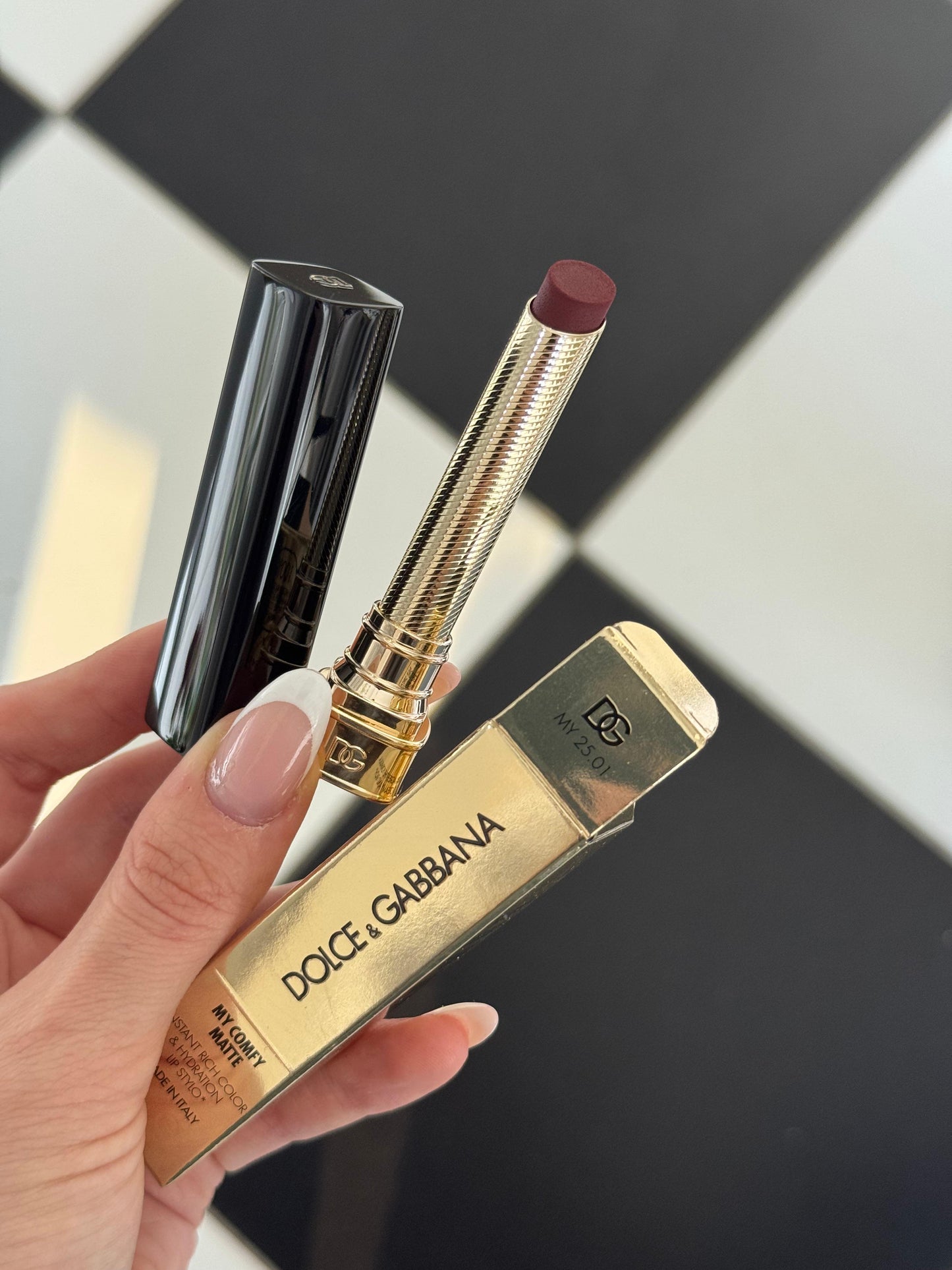 DOLCE&GABBANA My Comfy Matte Lipstick - My 25.01
Instant Rich Color & Hydration Lip Stylo