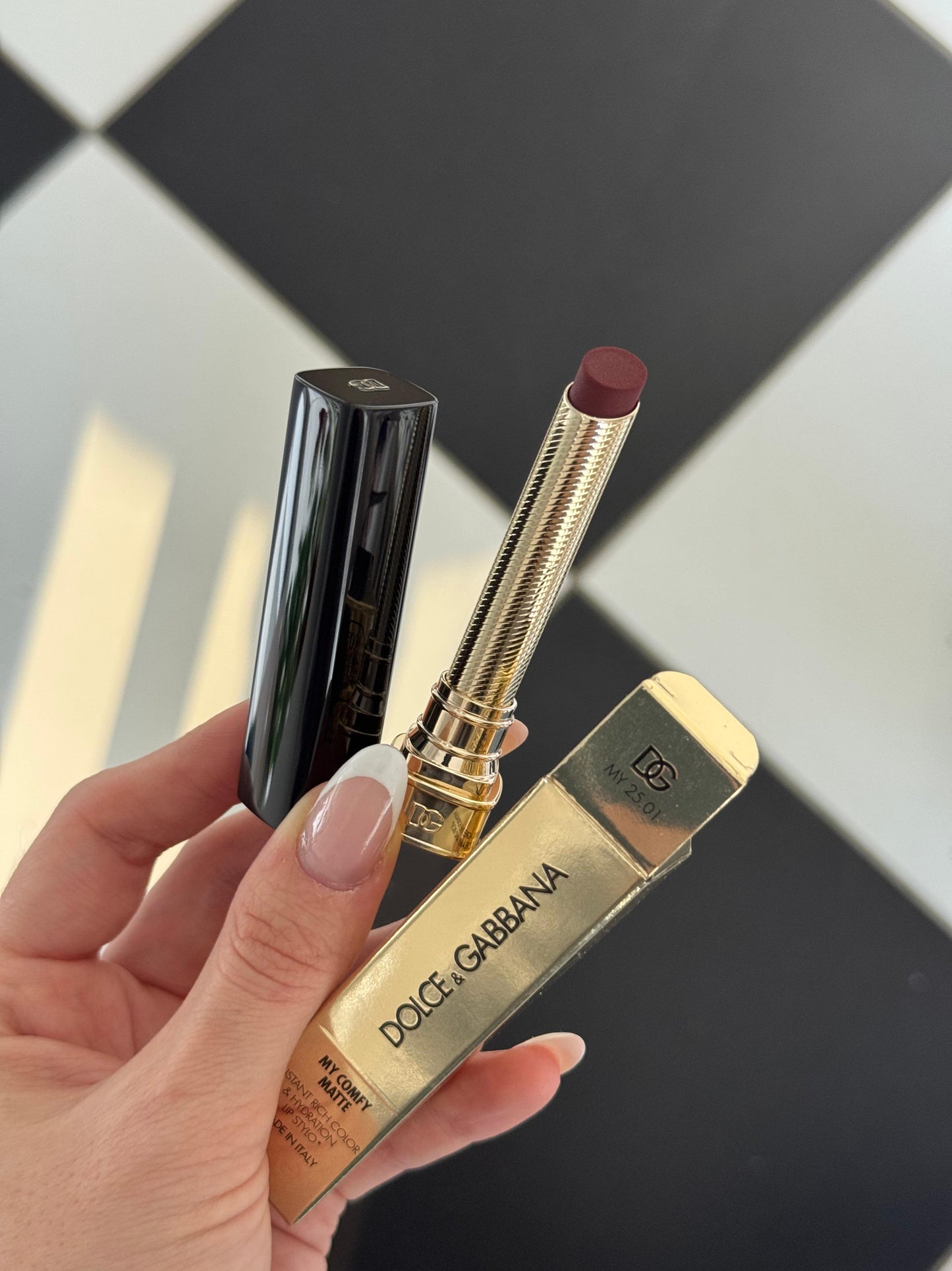 DOLCE&GABBANA My Comfy Matte Lipstick - My 25.01
Instant Rich Color & Hydration Lip Stylo