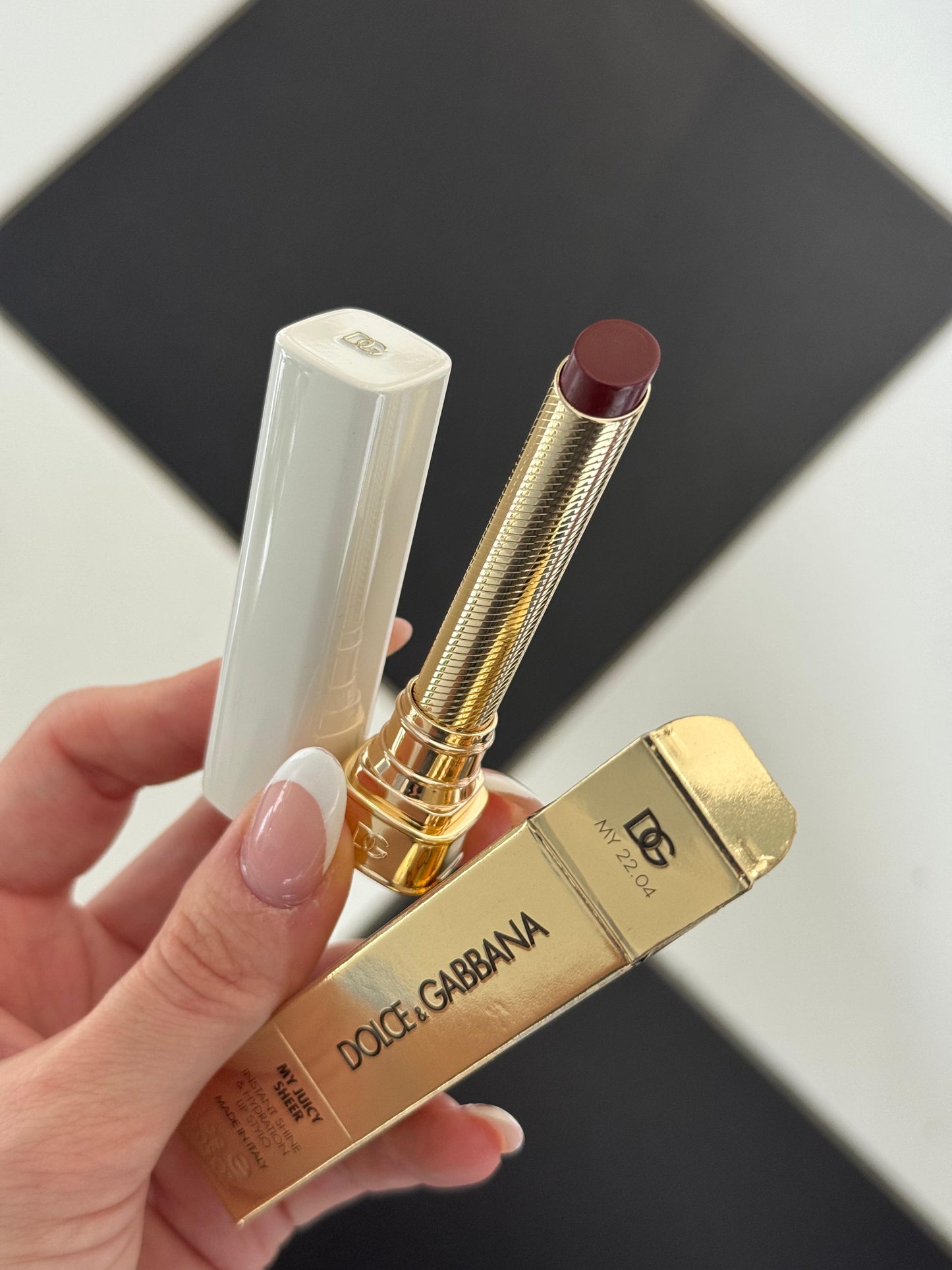 DOLCE&GABBANA My Juicy Sheer Lipstick - My 22.04
Instant Shine & Hydration Lip Stylo