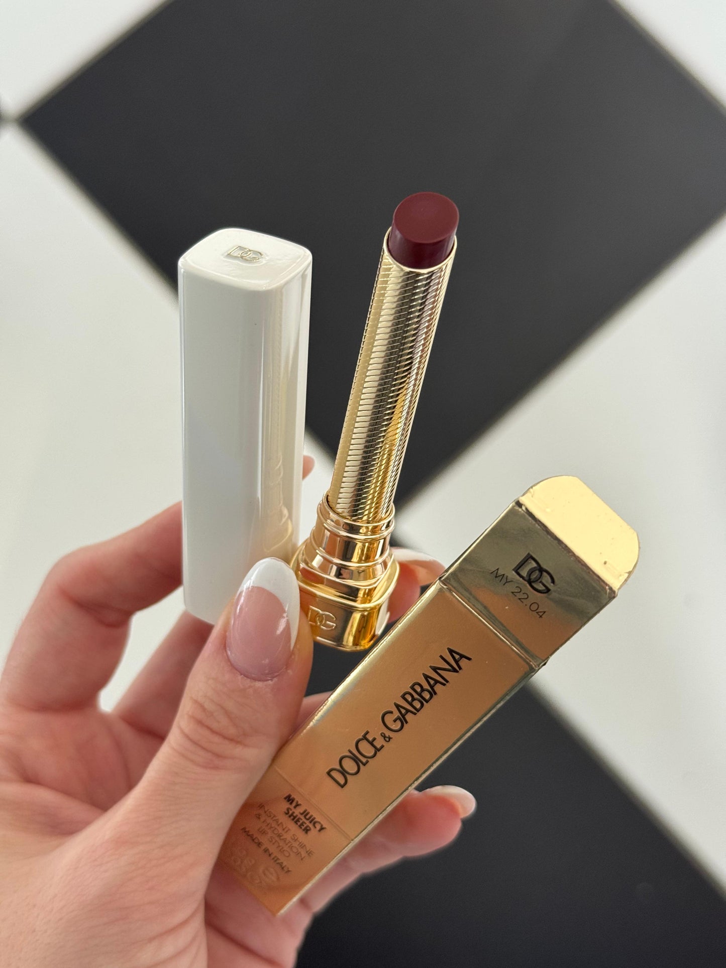 DOLCE&GABBANA My Juicy Sheer Lipstick - My 22.04
Instant Shine & Hydration Lip Stylo