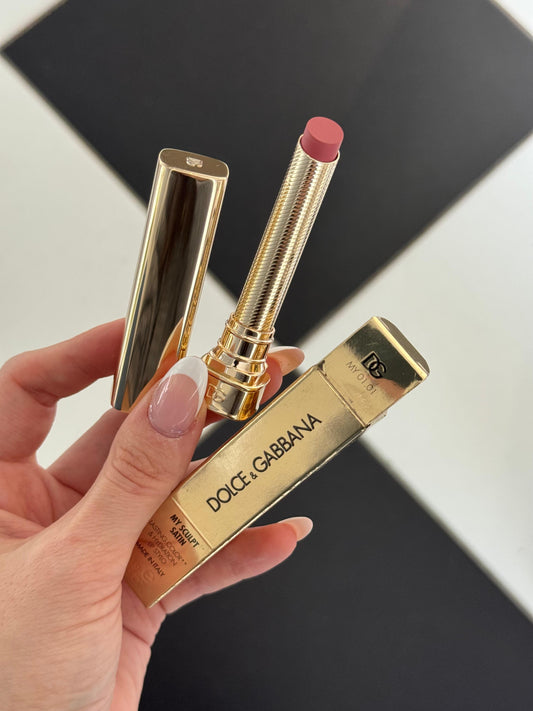 DOLCE&GABBANA My Sculpt Satin
Lasting Color & Hydration Lipstick Stylo - MY 01.01