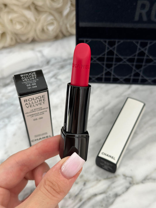 CHANEL Rouge Allure Velvet (03:00)
Luminous Matte Lip Colour Lipstick