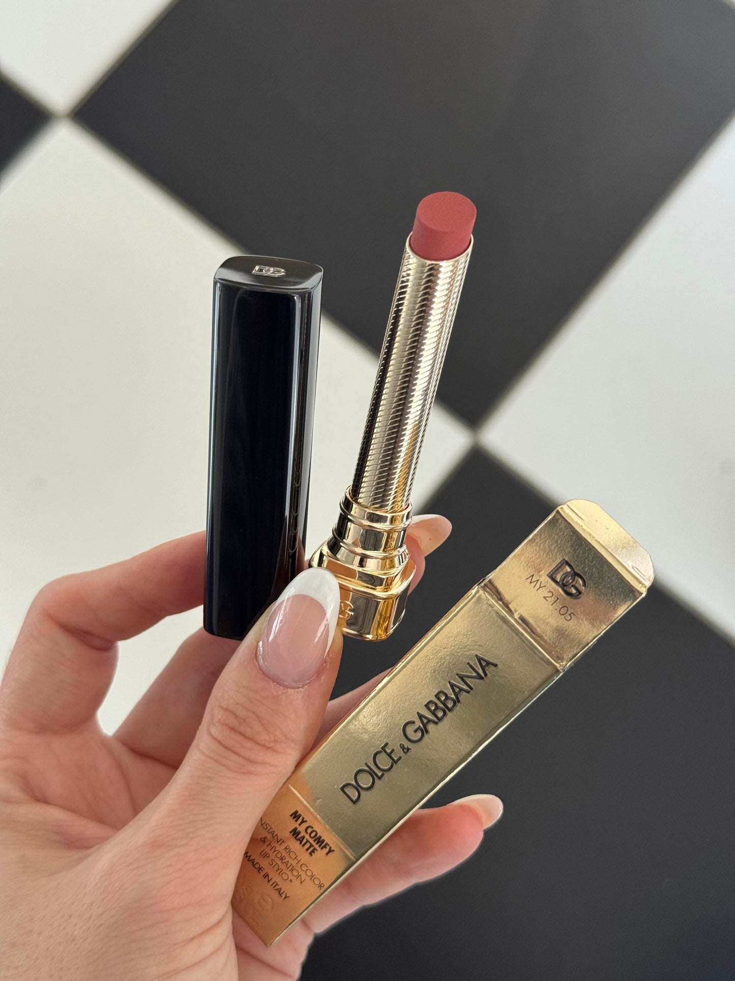 DOLCE&GABBANA My Comfy Matte Lipstick - My 21.05
Instant Rich Color & Hydration Lip Stylo