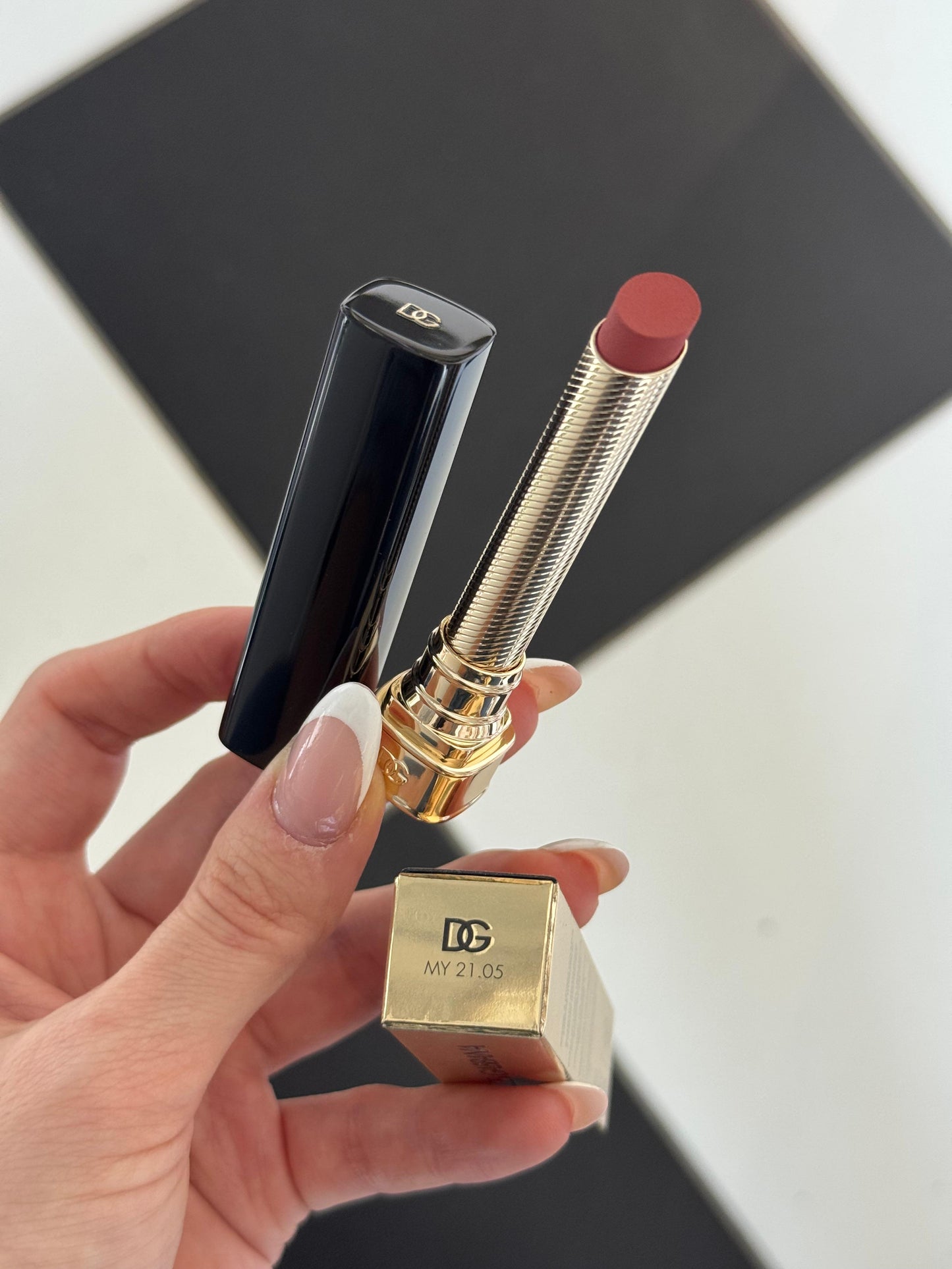 DOLCE&GABBANA My Comfy Matte Lipstick - My 21.05
Instant Rich Color & Hydration Lip Stylo