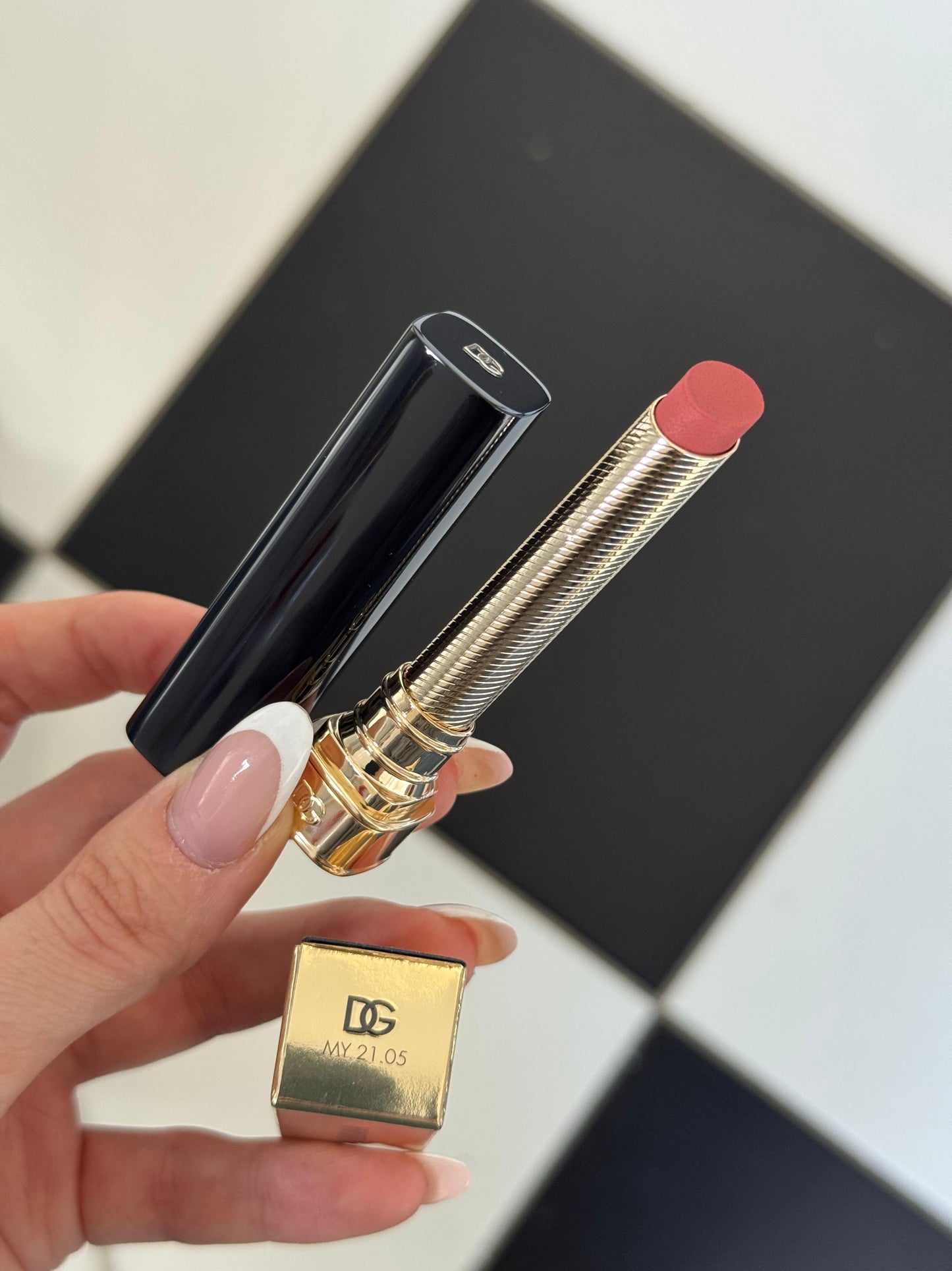 DOLCE&GABBANA My Comfy Matte Lipstick - My 21.05
Instant Rich Color & Hydration Lip Stylo